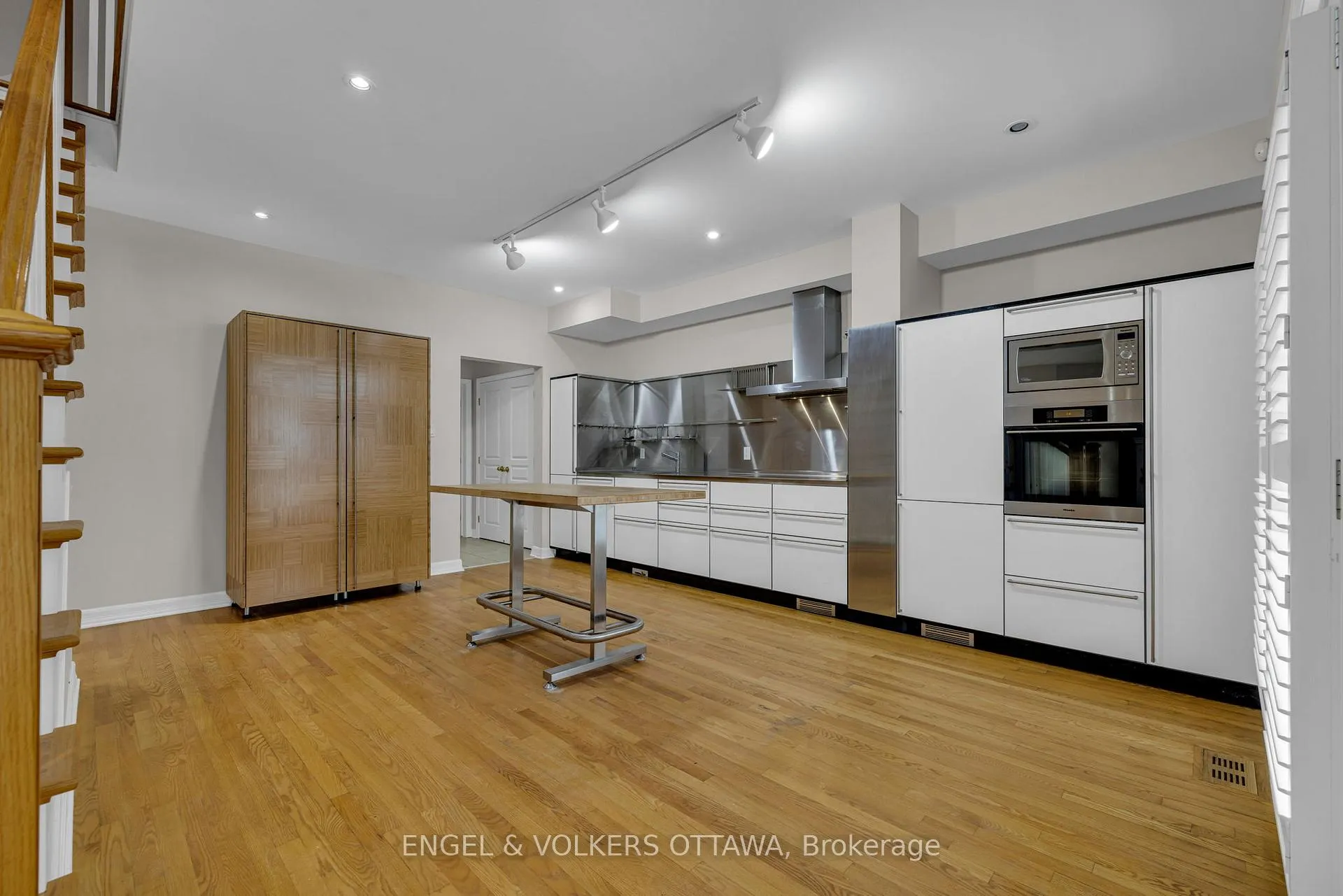 Photo 7 of 145 Manorhill Private, Ottawa, Guildwood Estates - Urbandale Acres — HOMEH