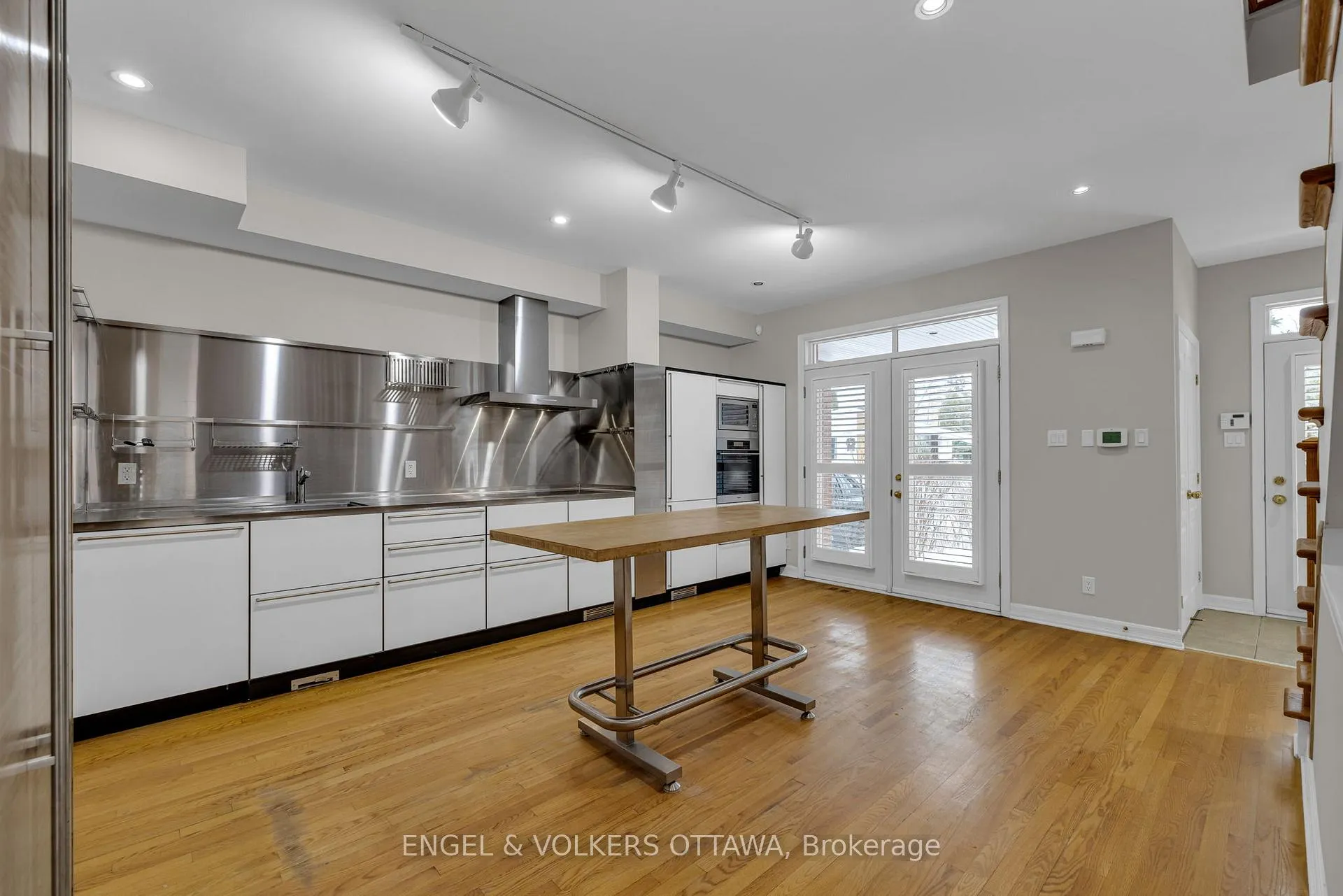 Photo 9 of 145 Manorhill Private, Ottawa, Guildwood Estates - Urbandale Acres — HOMEH
