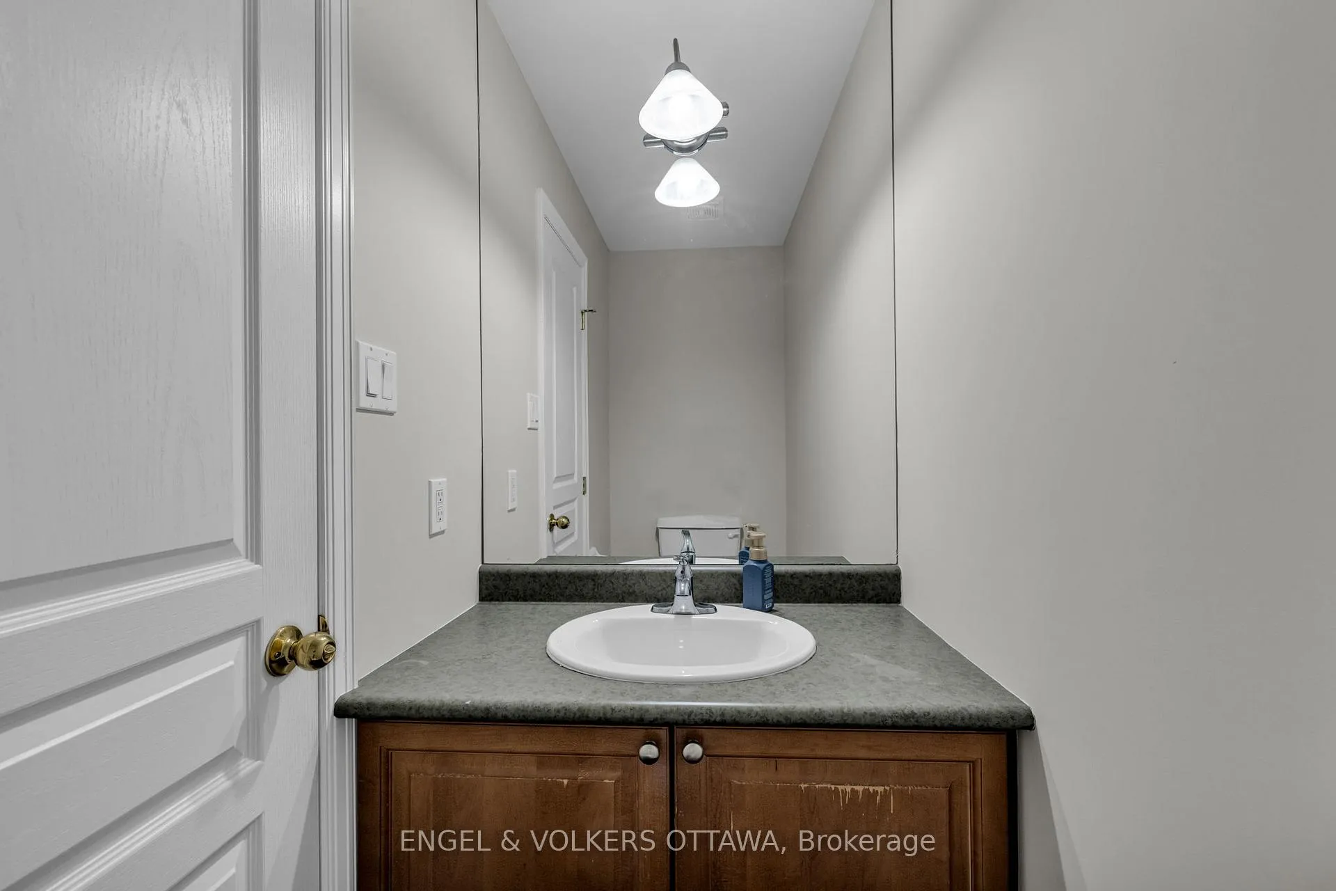Photo 10 of 145 Manorhill Private, Ottawa, Guildwood Estates - Urbandale Acres — HOMEH