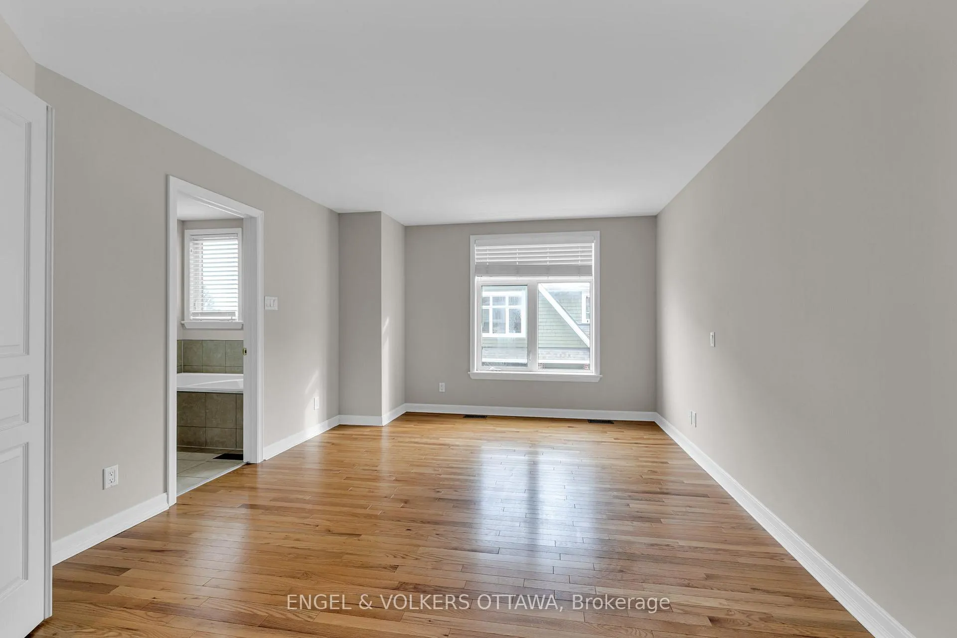 Photo 11 of 145 Manorhill Private, Ottawa, Guildwood Estates - Urbandale Acres — HOMEH