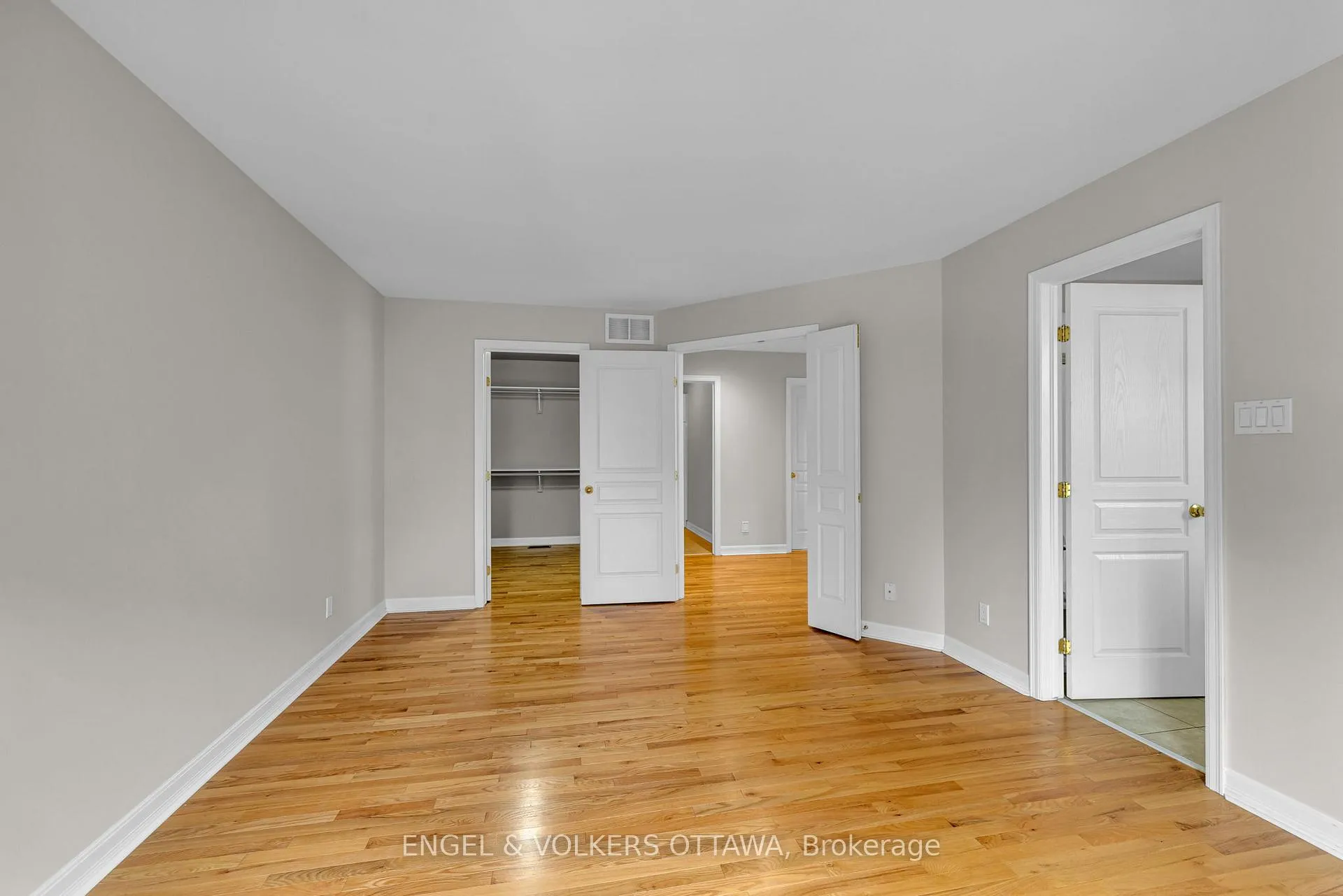 Photo 12 of 145 Manorhill Private, Ottawa, Guildwood Estates - Urbandale Acres — HOMEH