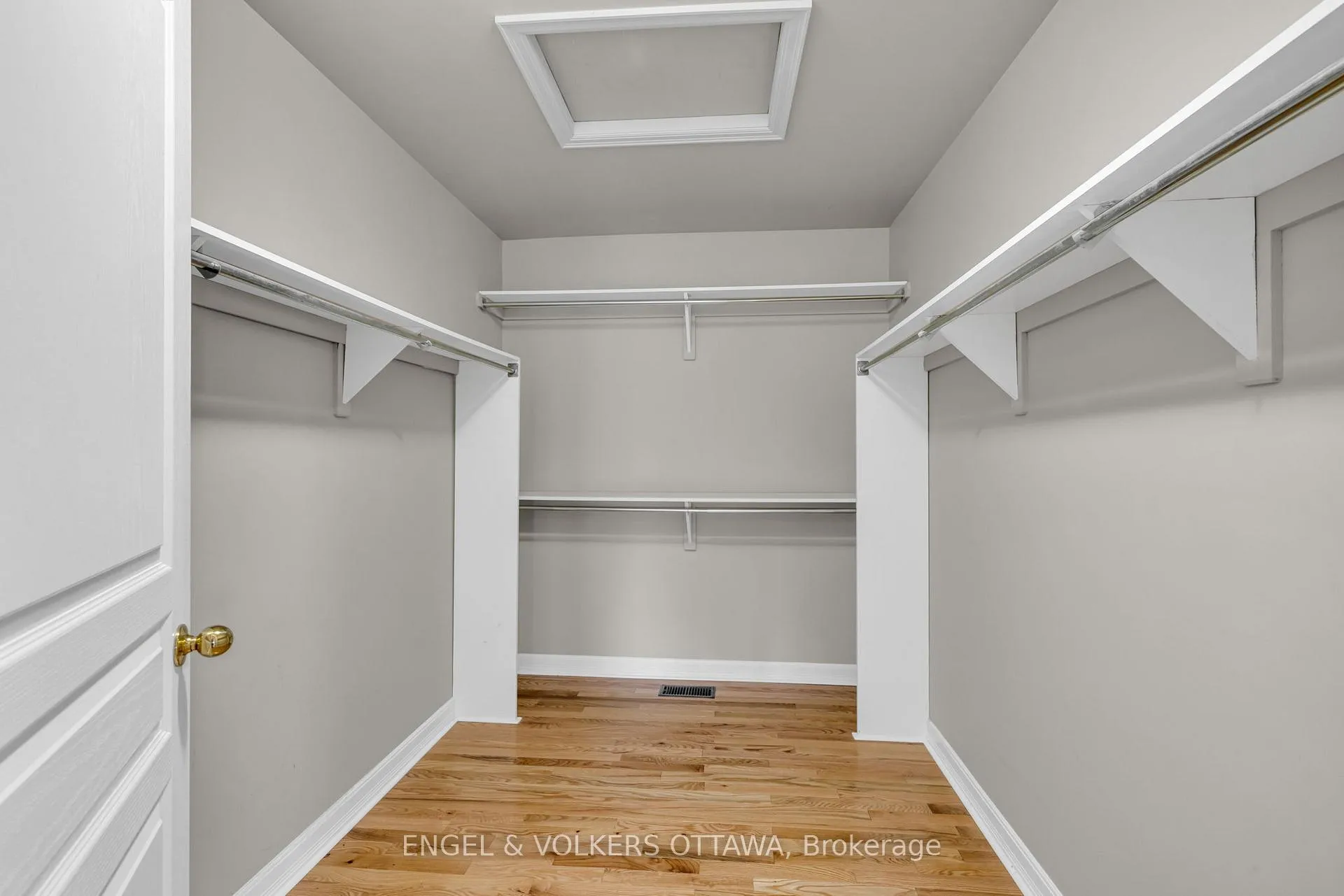 Photo 13 of 145 Manorhill Private, Ottawa, Guildwood Estates - Urbandale Acres — HOMEH