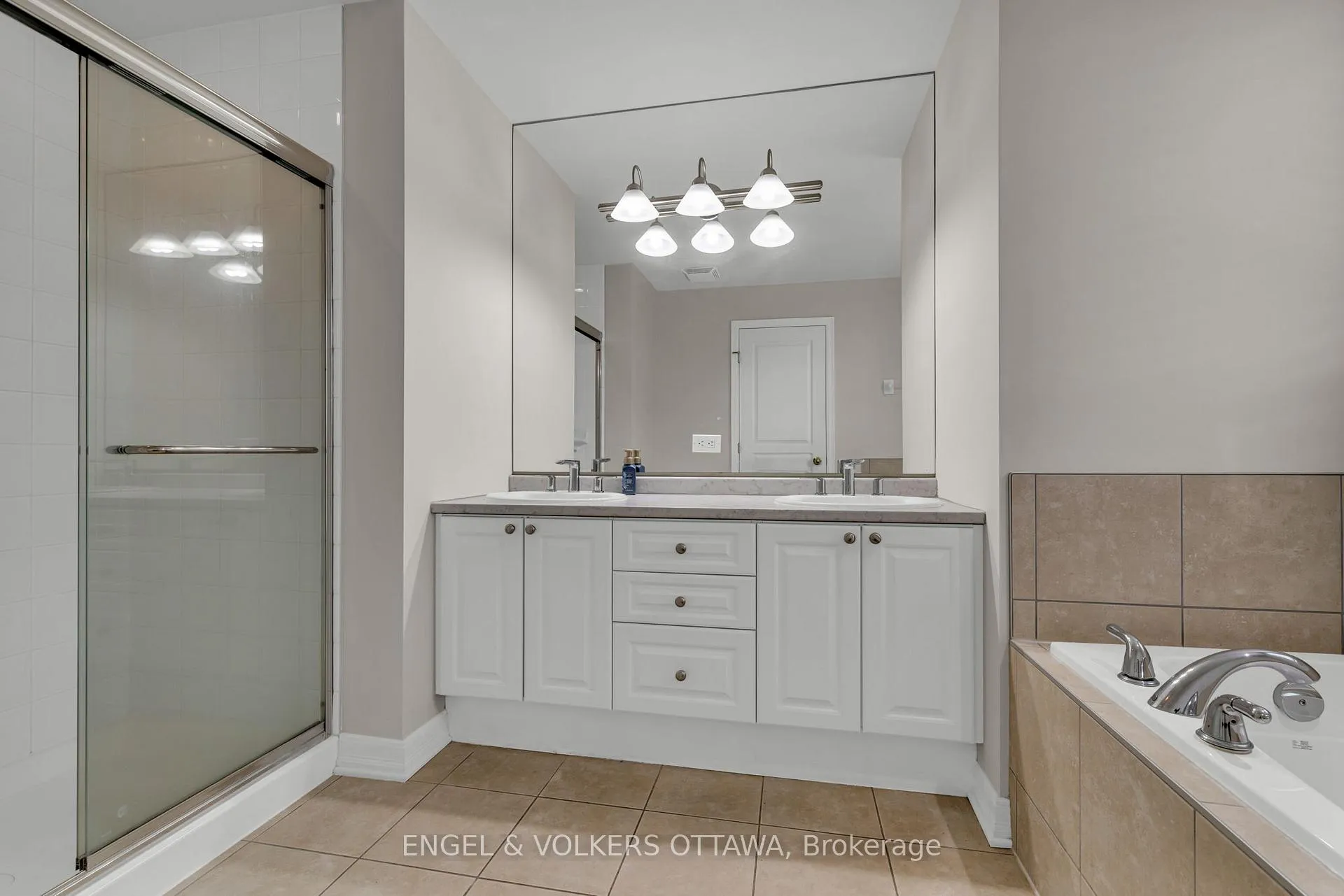 Photo 14 of 145 Manorhill Private, Ottawa, Guildwood Estates - Urbandale Acres — HOMEH