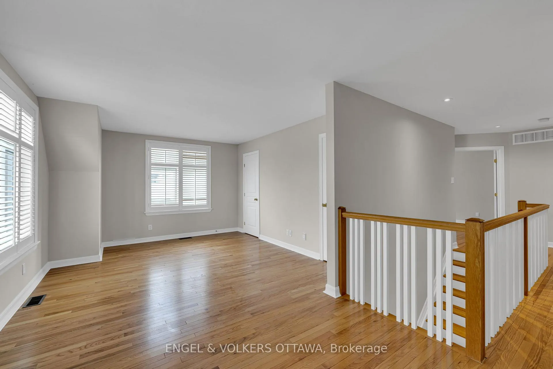 Photo 19 of 145 Manorhill Private, Ottawa, Guildwood Estates - Urbandale Acres — HOMEH