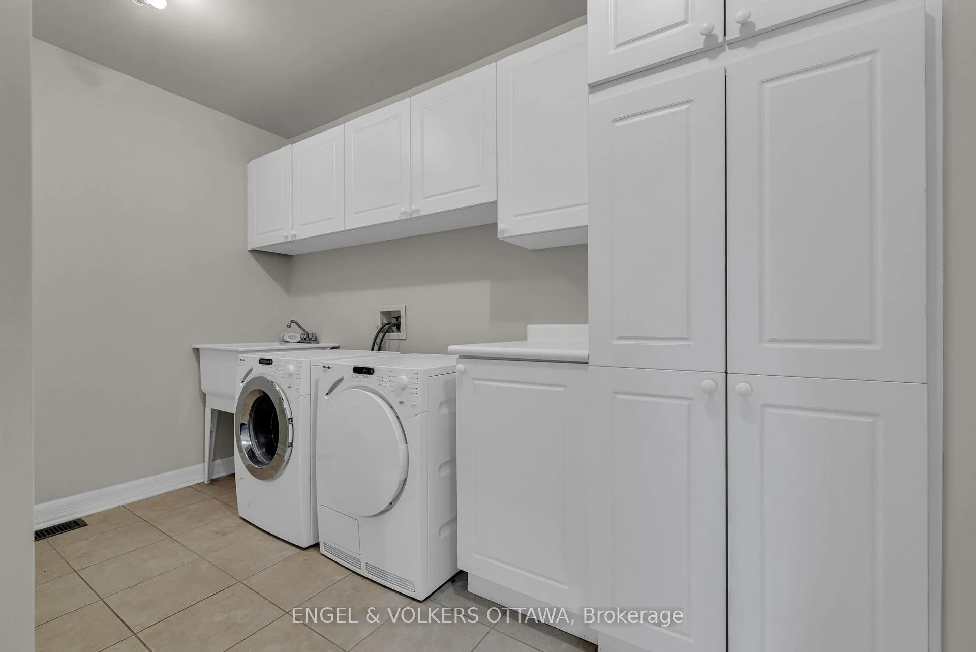 Photo 22 of 145 Manorhill Private, Ottawa, Guildwood Estates - Urbandale Acres — HOMEH