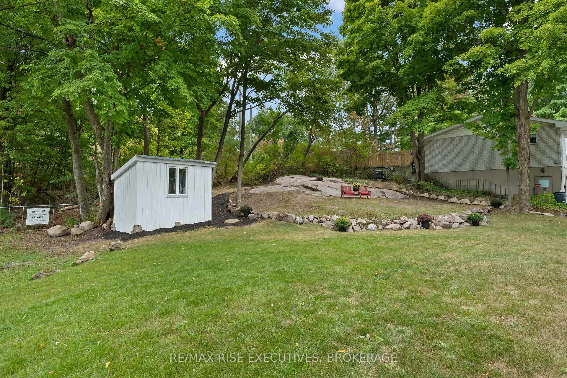 Photo 5 of 425 King Street W, Gananoque — HOMEH