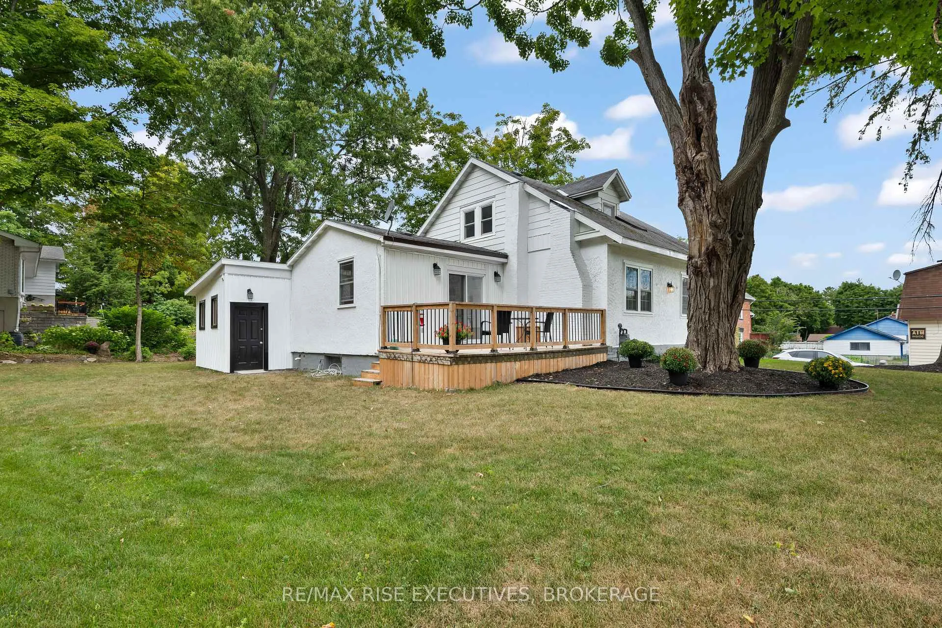 Photo 6 of 425 King Street W, Gananoque — HOMEH