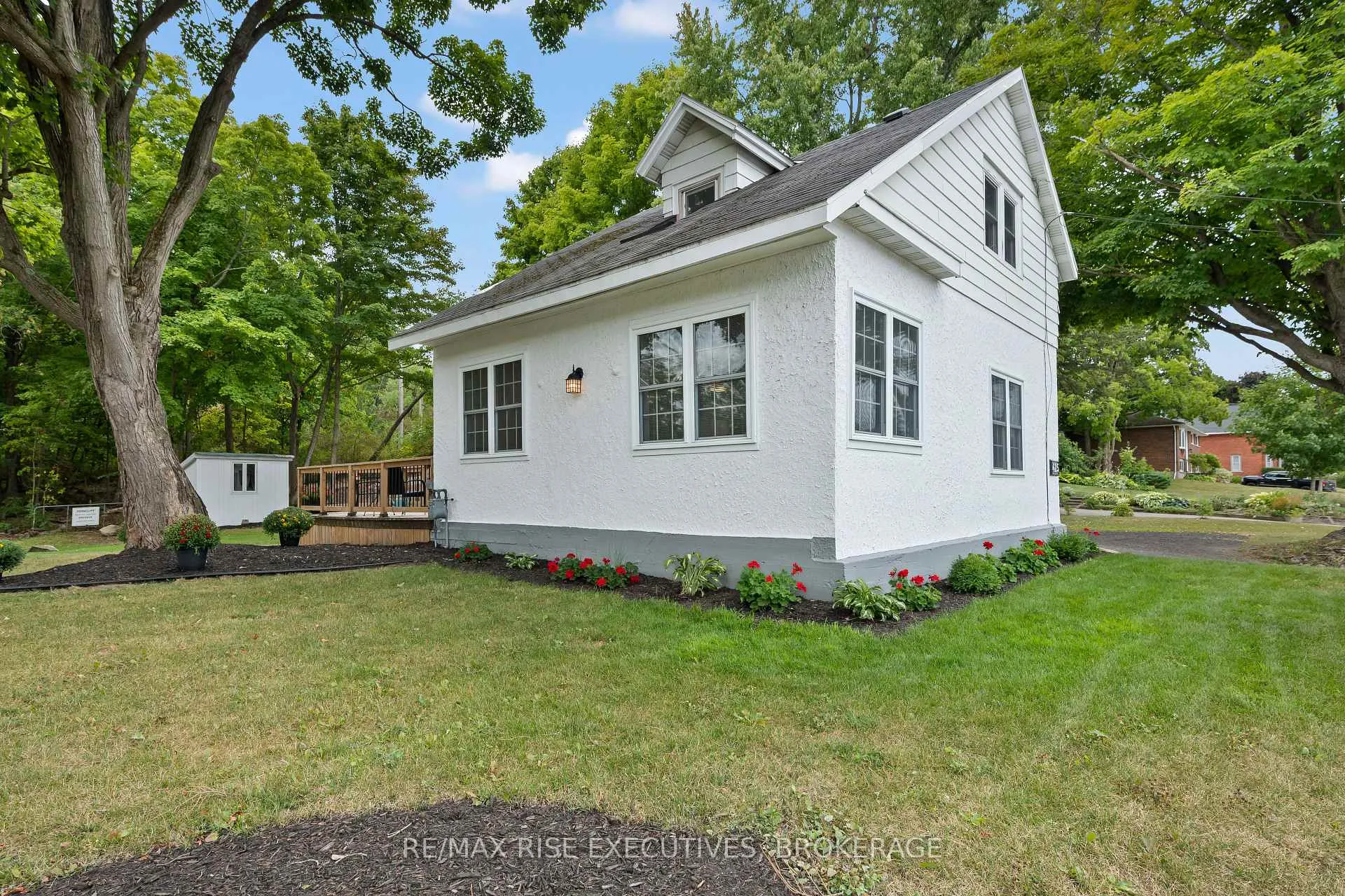 Photo 7 of 425 King Street W, Gananoque — HOMEH
