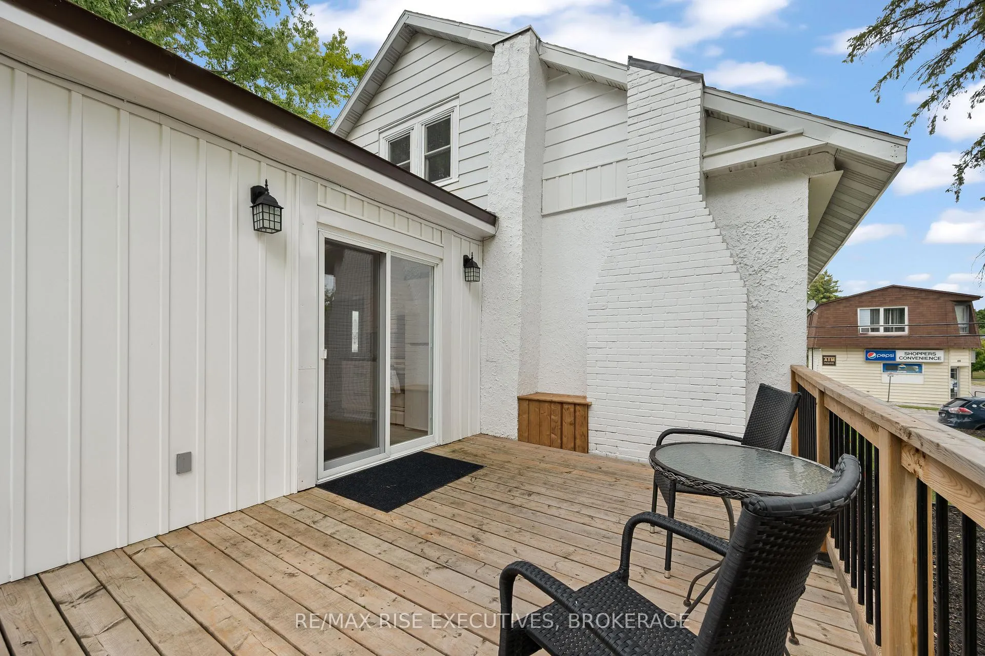 Photo 9 of 425 King Street W, Gananoque — HOMEH