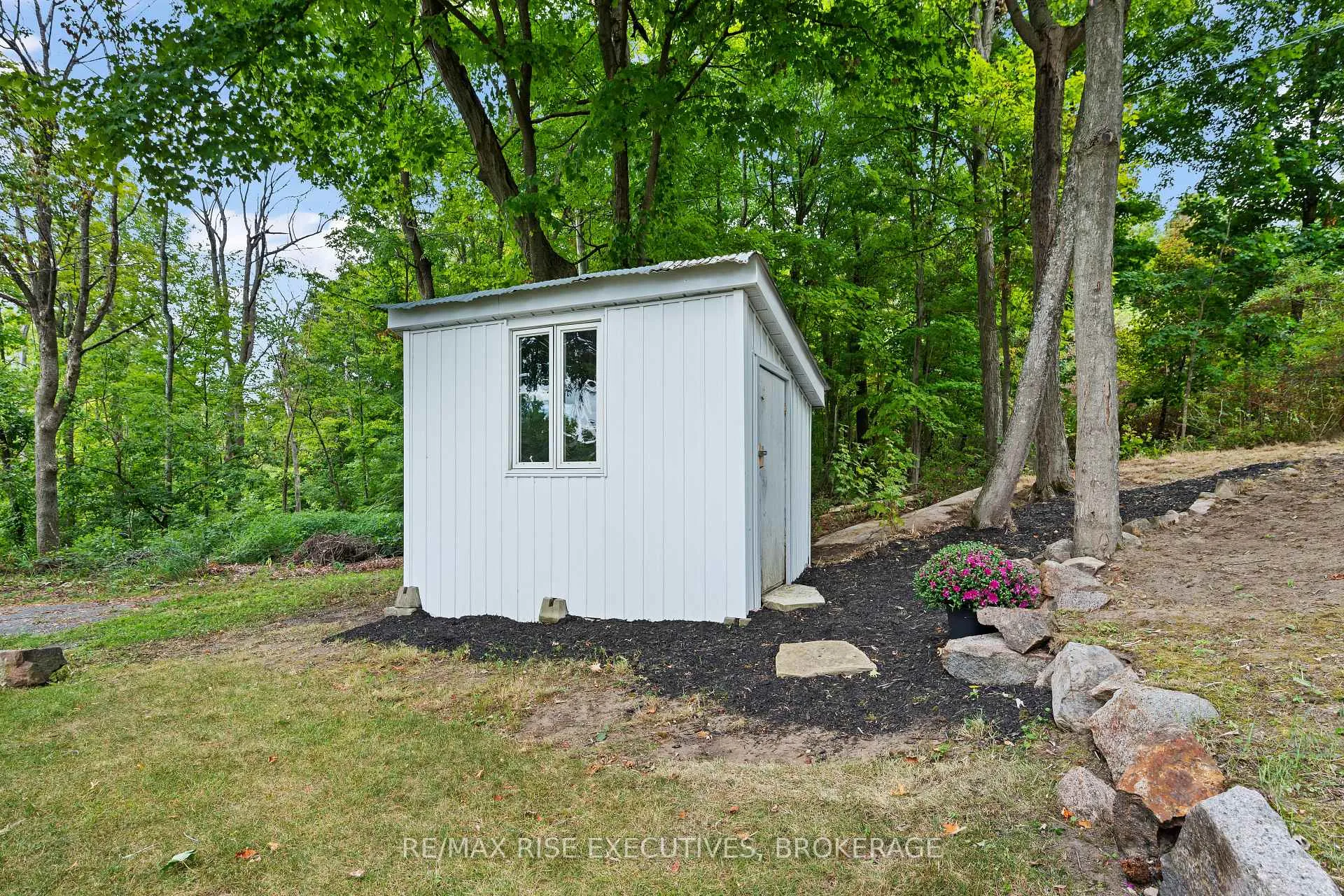 Photo 10 of 425 King Street W, Gananoque — HOMEH