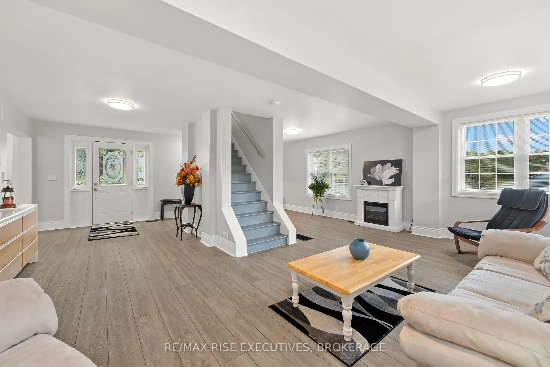 Photo 14 of 425 King Street W, Gananoque — HOMEH