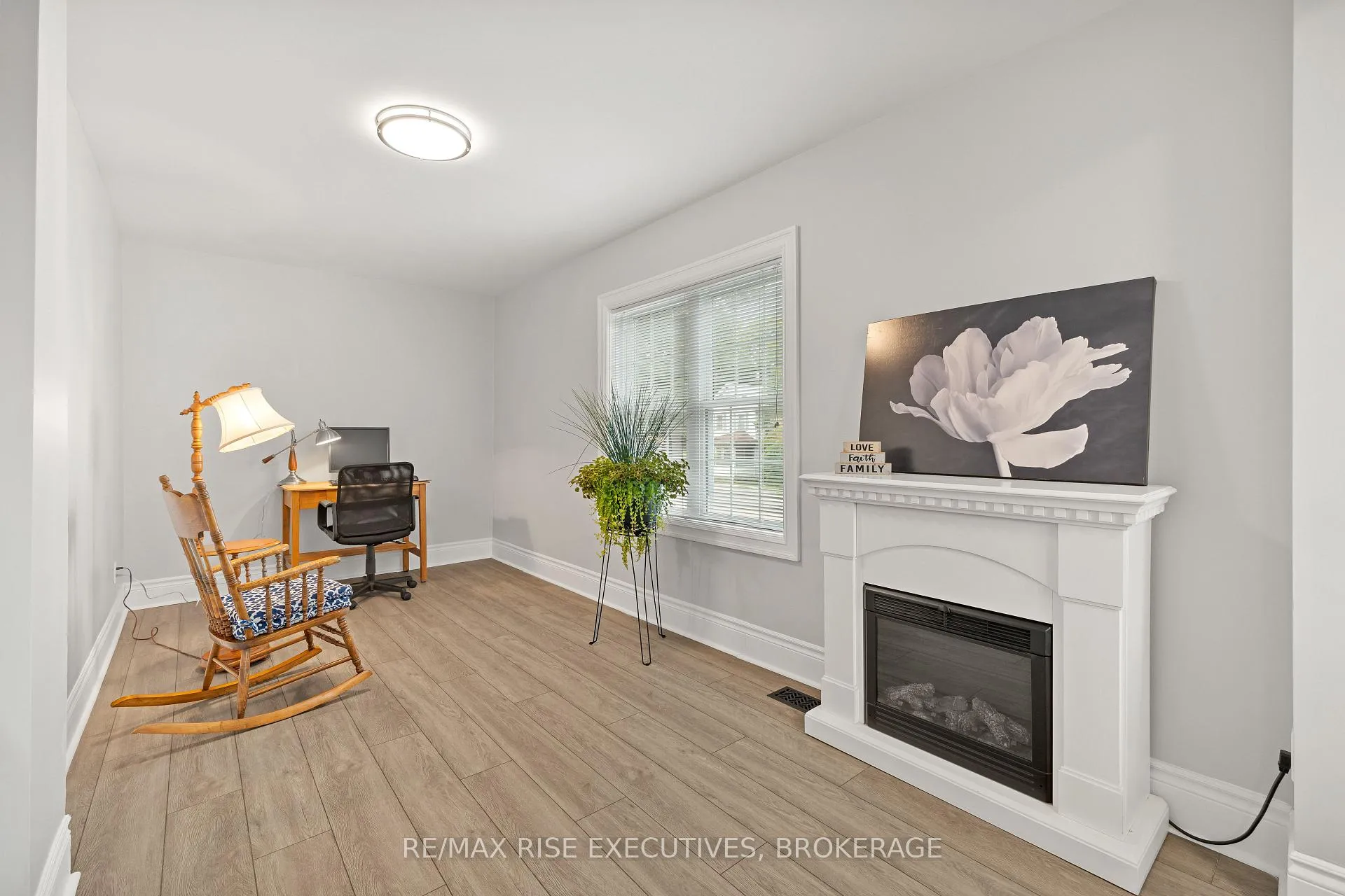 Photo 16 of 425 King Street W, Gananoque — HOMEH