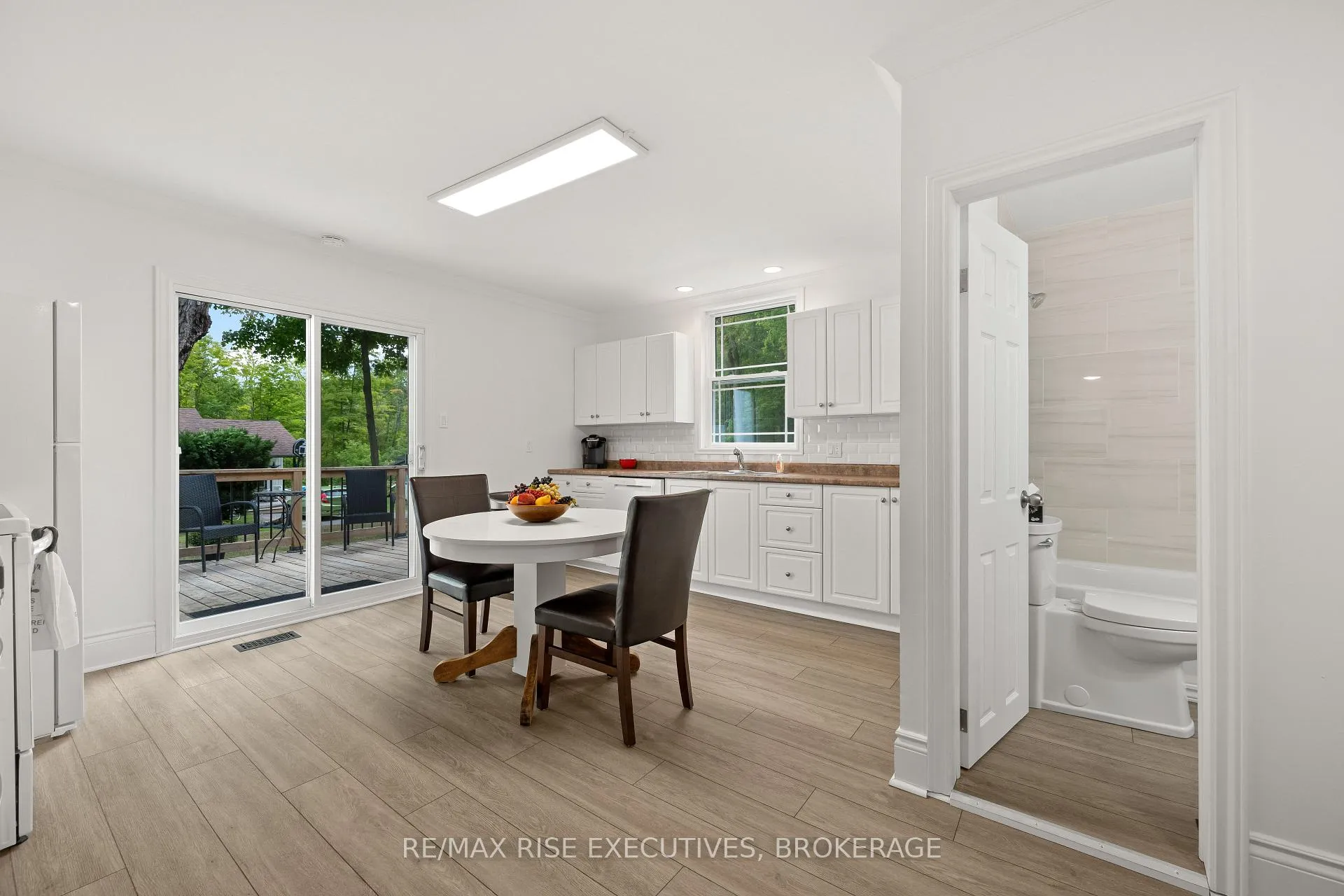 Photo 18 of 425 King Street W, Gananoque — HOMEH