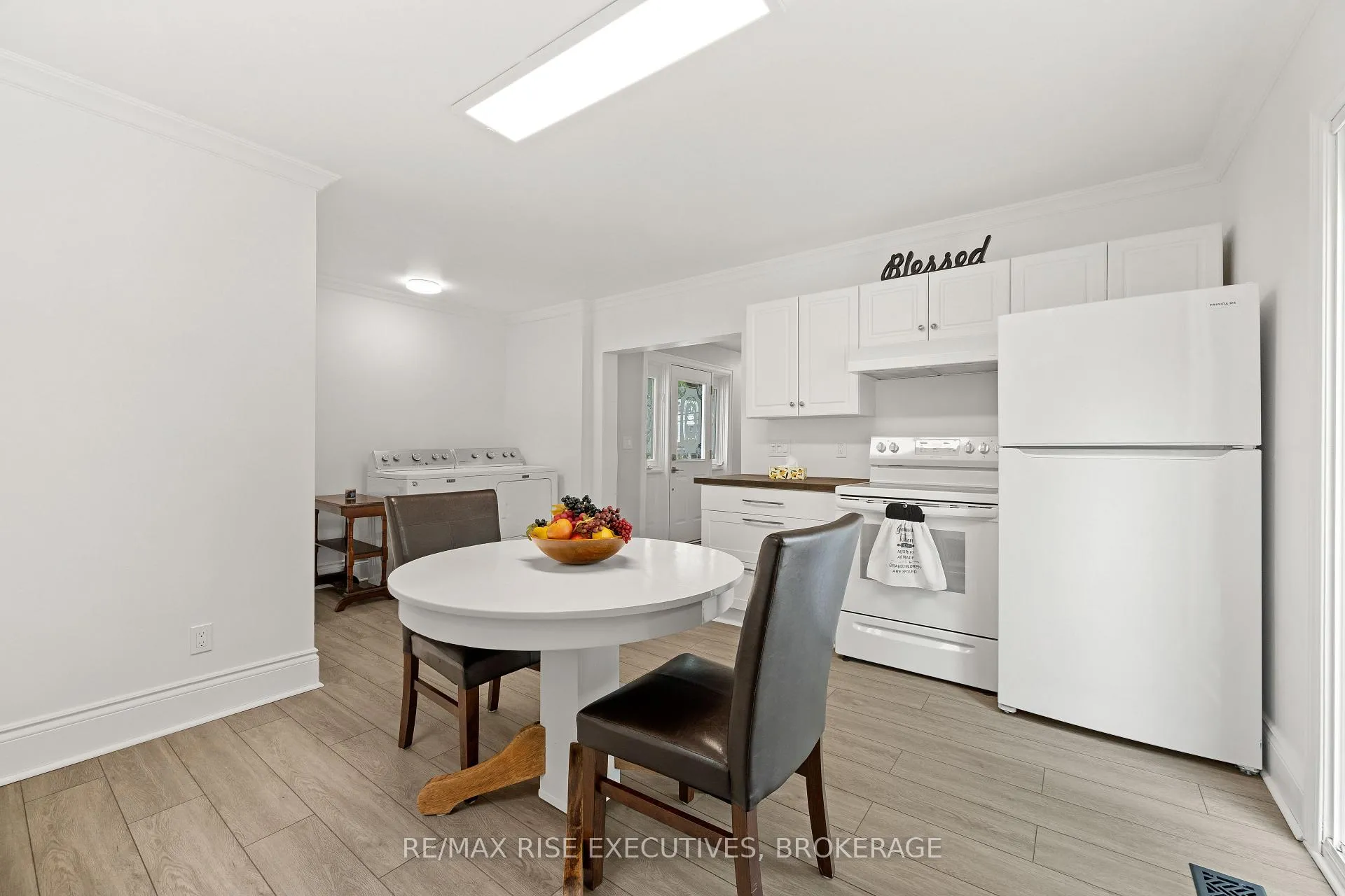 Photo 19 of 425 King Street W, Gananoque — HOMEH