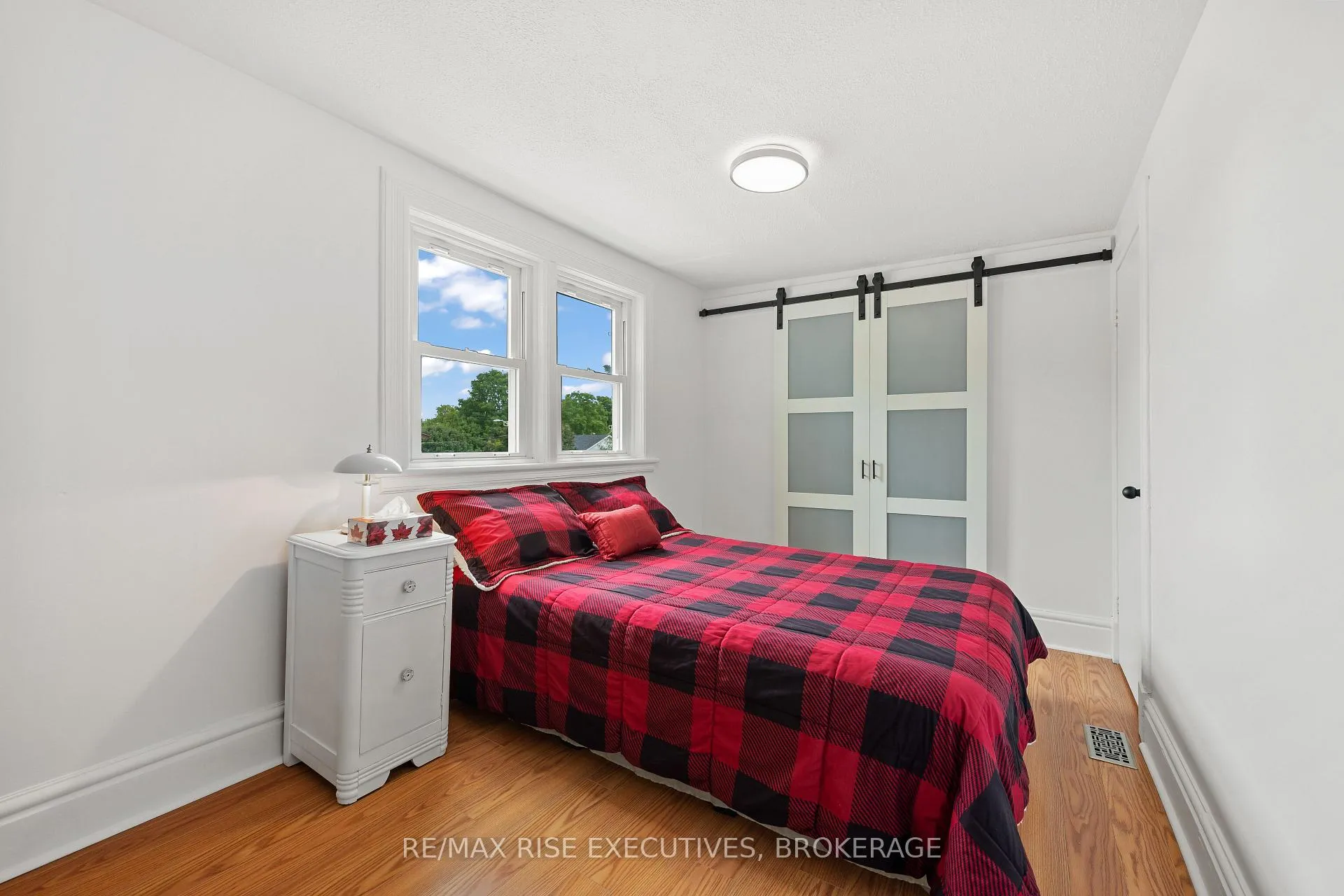 Photo 22 of 425 King Street W, Gananoque — HOMEH