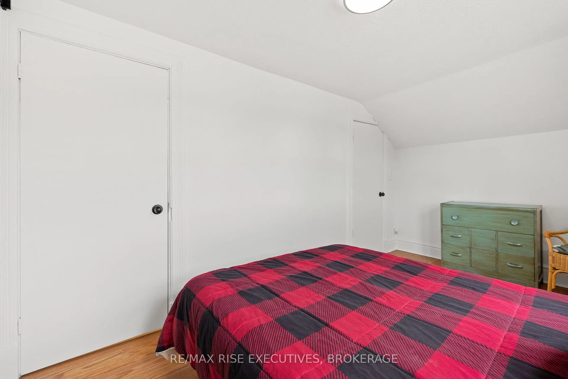 Photo 23 of 425 King Street W, Gananoque — HOMEH