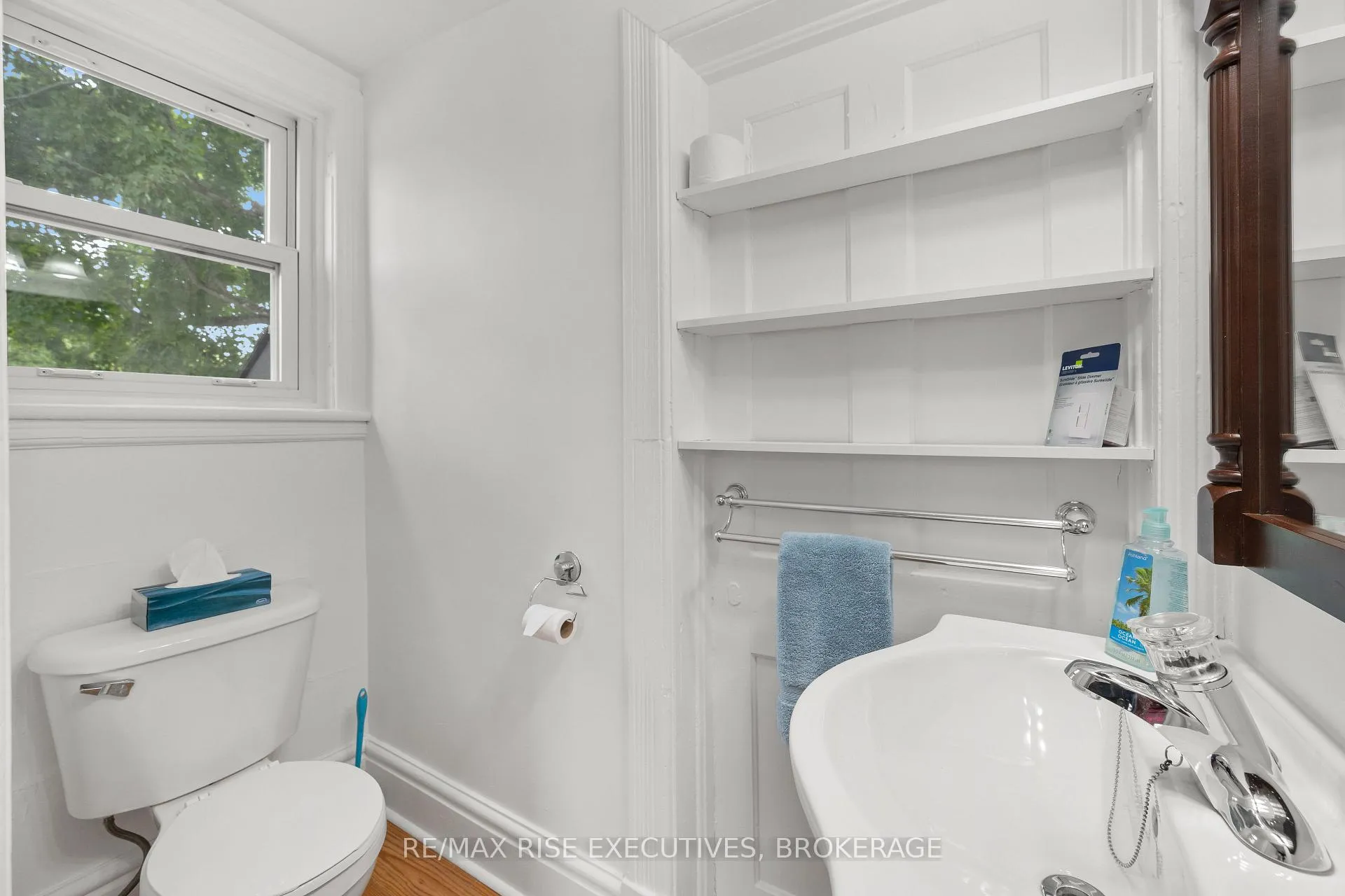 Photo 24 of 425 King Street W, Gananoque — HOMEH