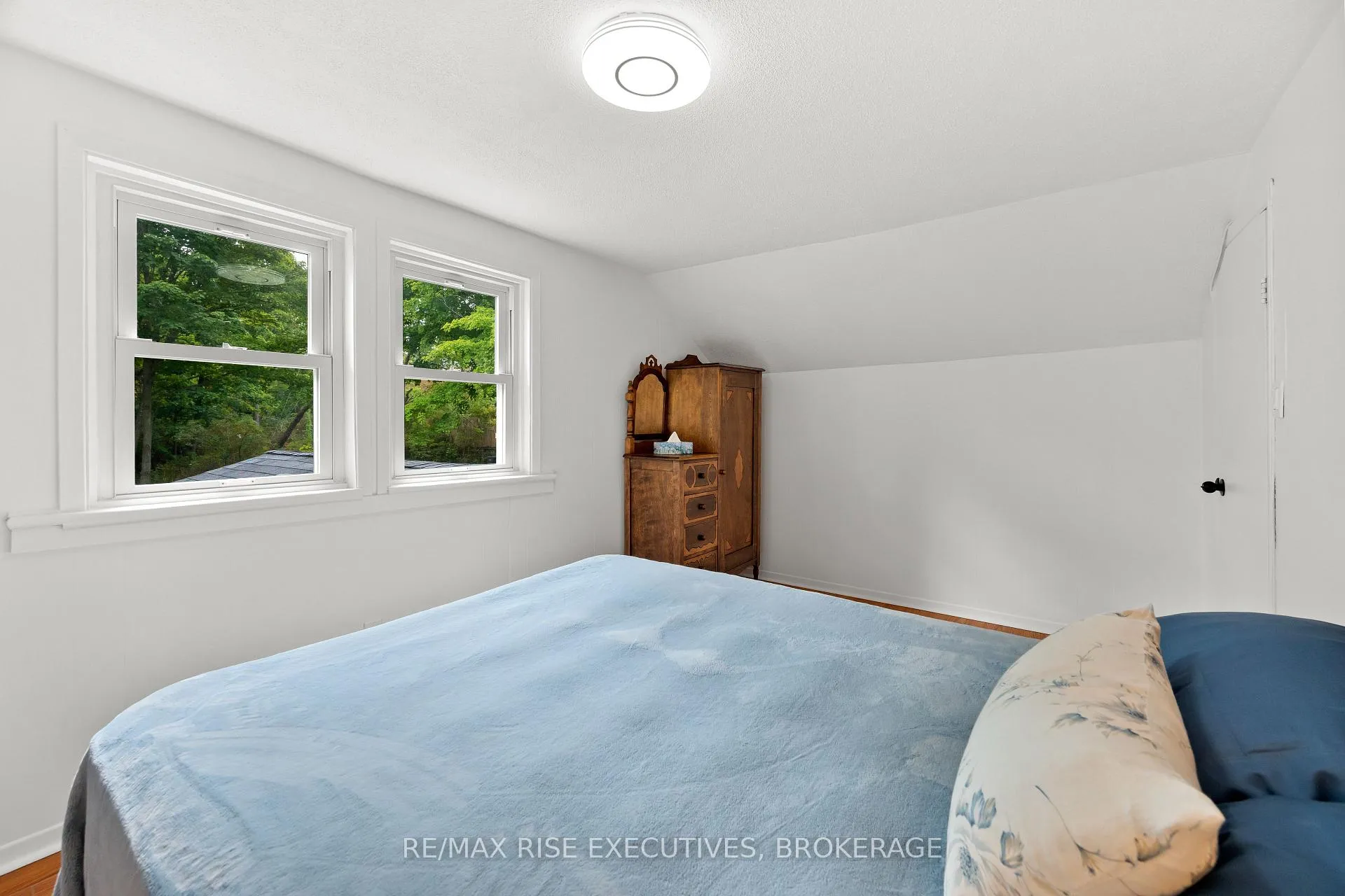 Photo 27 of 425 King Street W, Gananoque — HOMEH