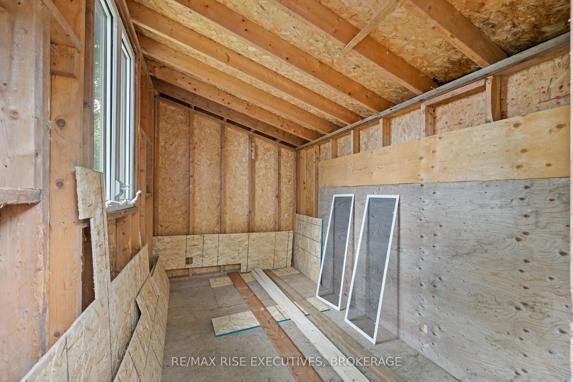 Photo 30 of 425 King Street W, Gananoque — HOMEH
