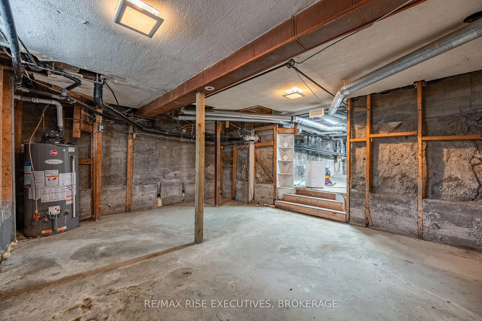 Photo 35 of 425 King Street W, Gananoque — HOMEH