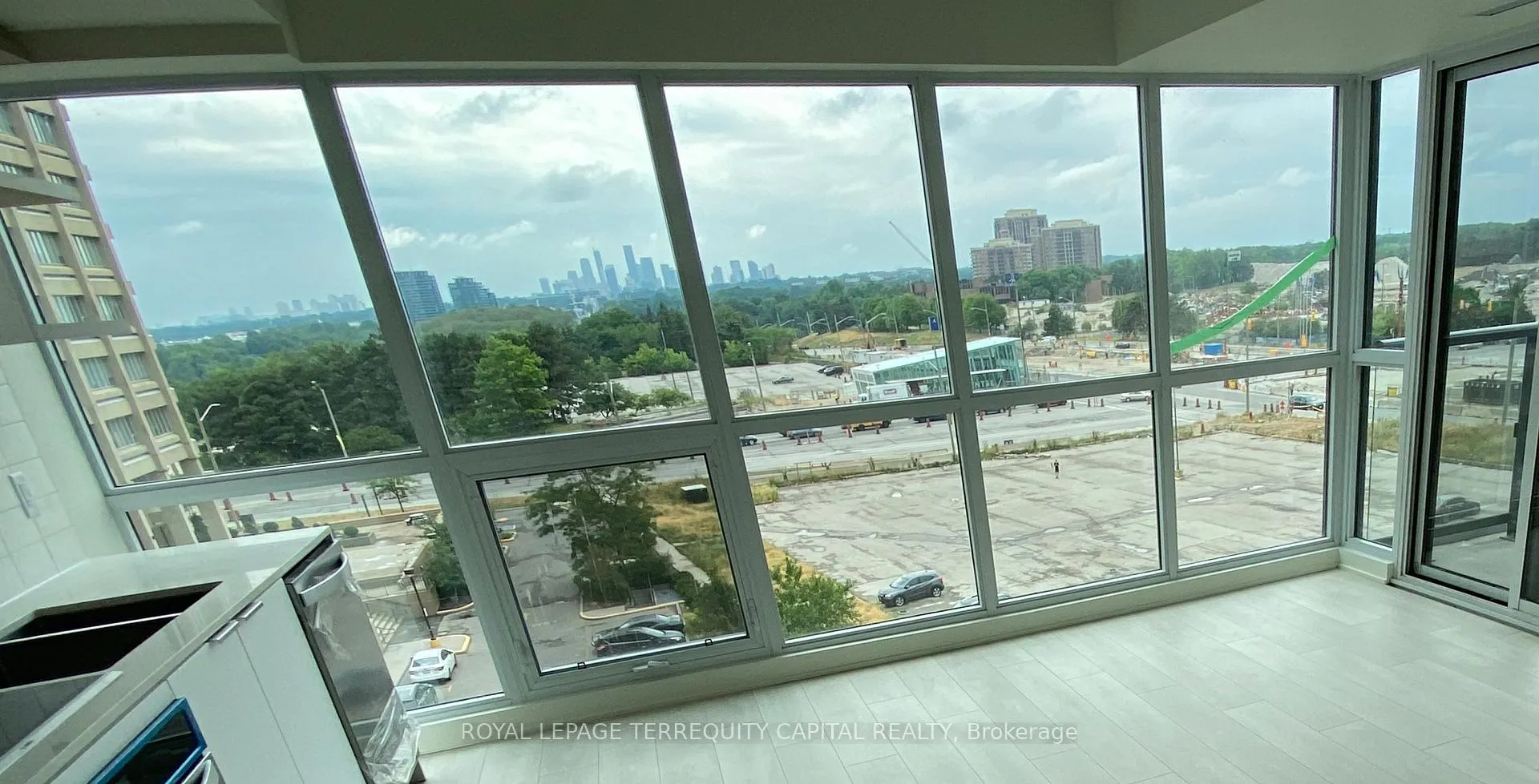 Photo 2 of Unit 602, 6 Sonic Way, Toronto, Flemingdon Park — HOMEH