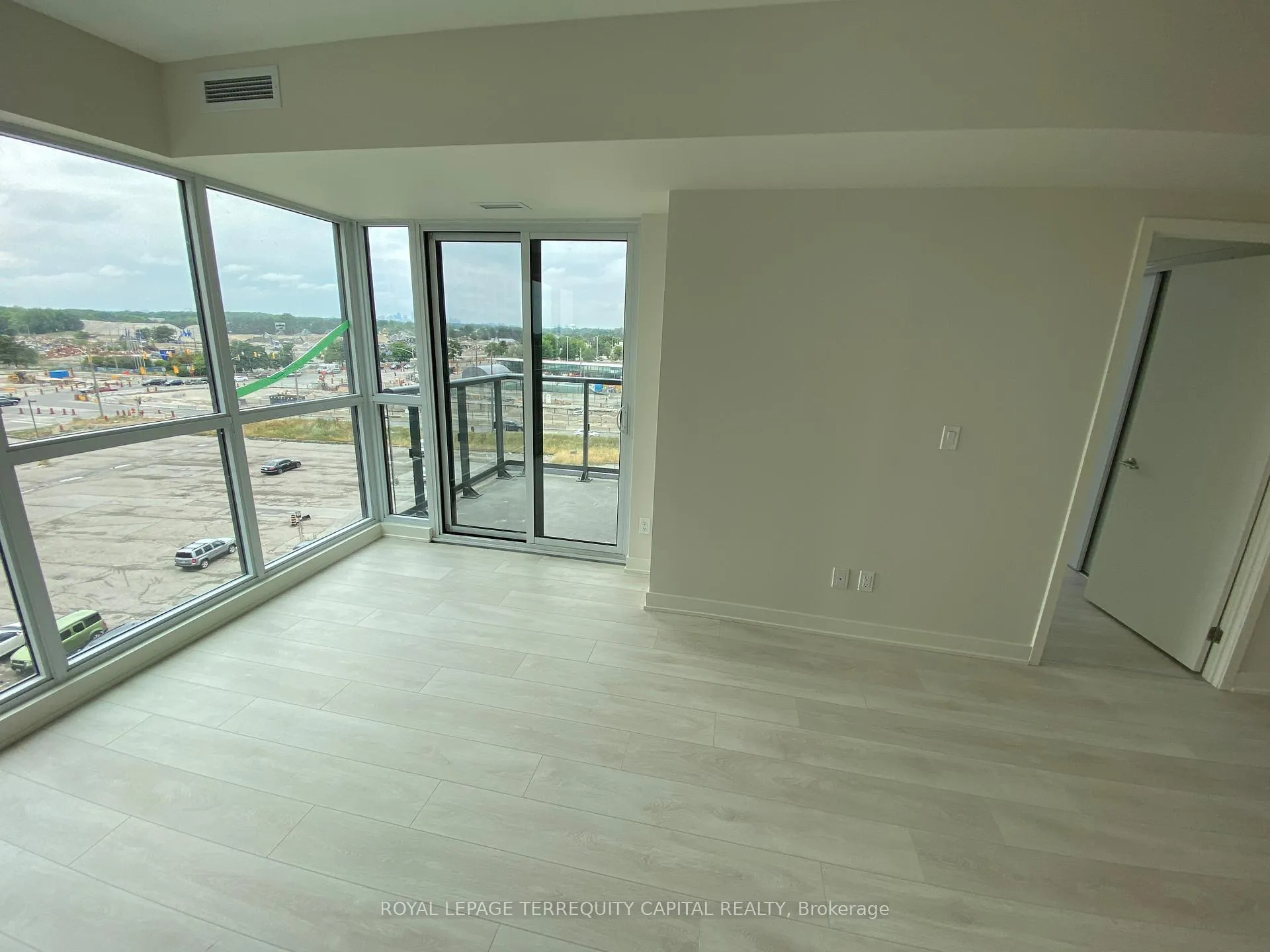 Photo 3 of Unit 602, 6 Sonic Way, Toronto, Flemingdon Park — HOMEH