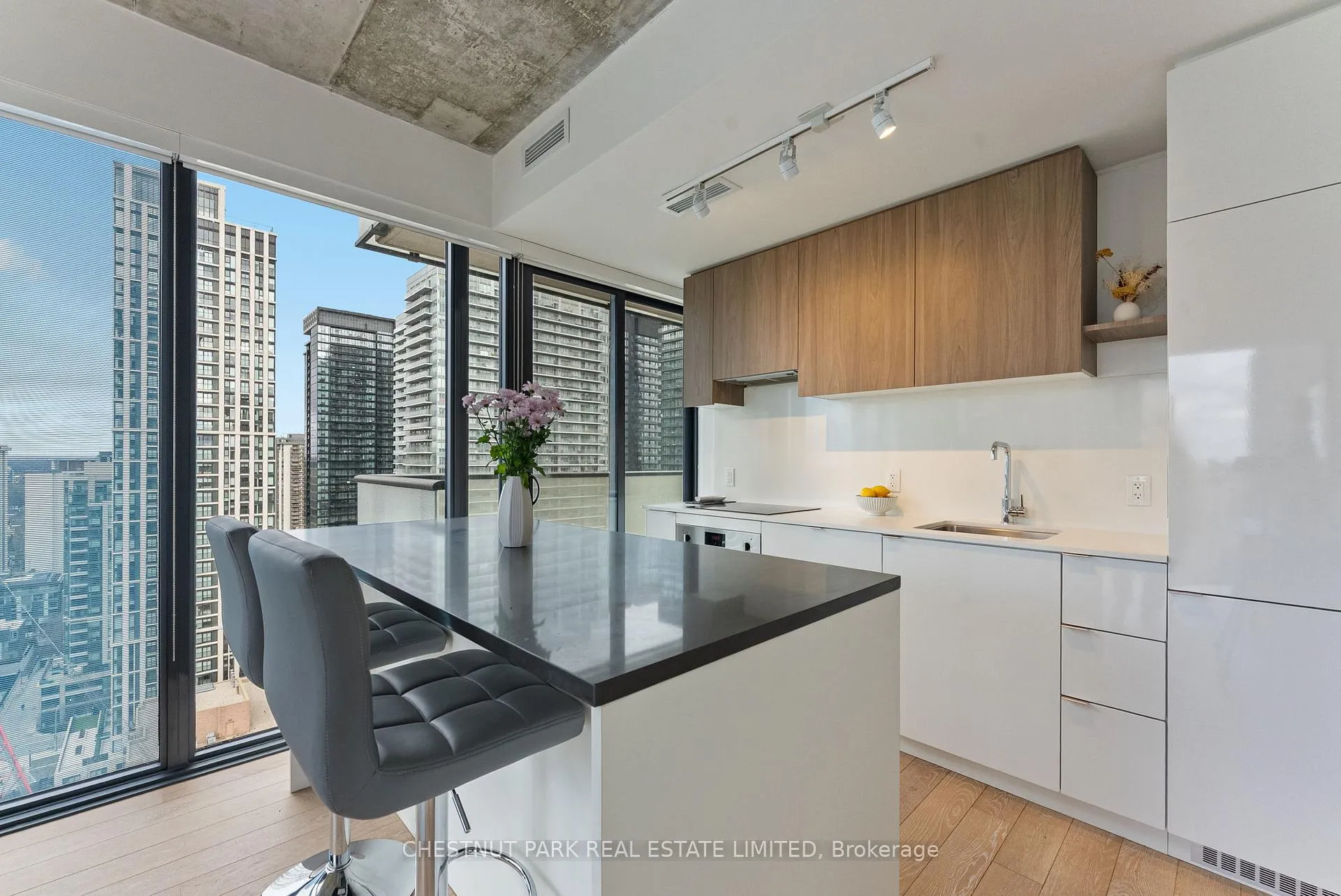 Photo 5 of Unit 2303, 161 Roehampton Avenue, Toronto, Mount Pleasant West — HOMEH