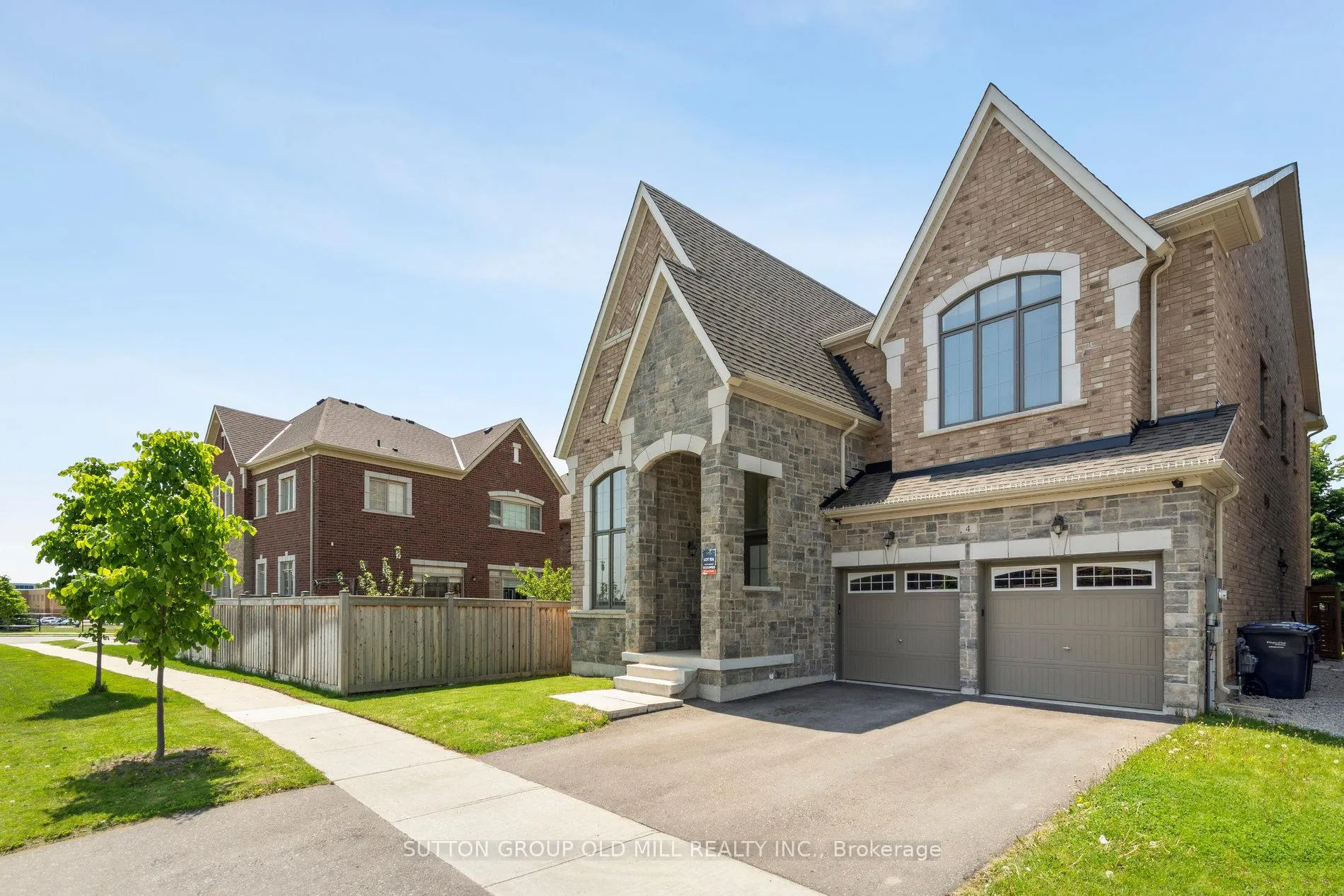 Photo 3 of 4 Daisy Meadow Crescent, Caledon, Caledon East — HOMEH