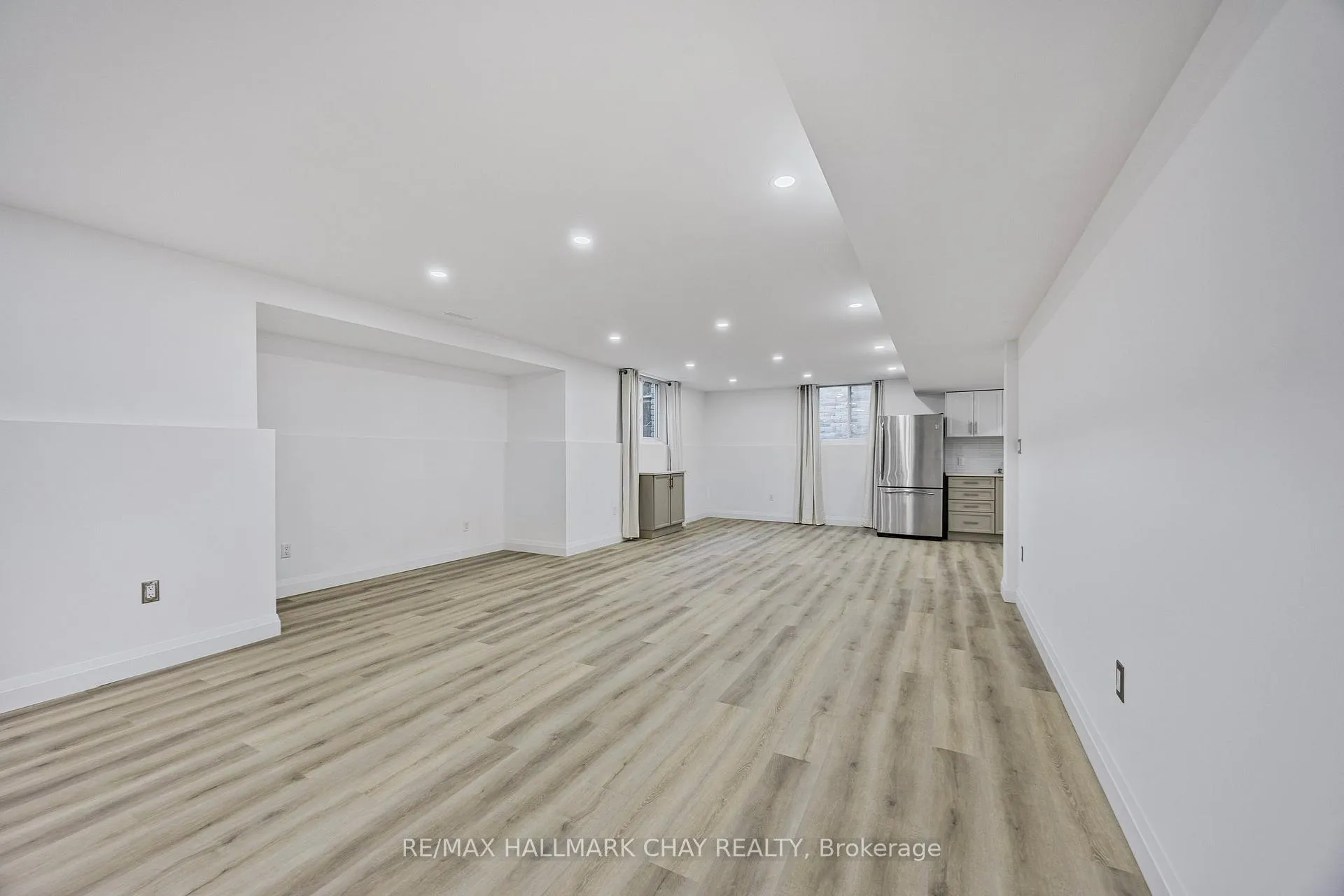 Photo 3 of Unit Lower, 27 Spencer Drive, Barrie, Innis-Shore — HOMEH