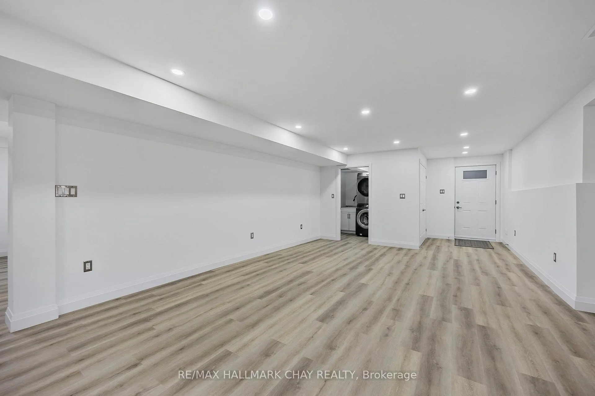 Photo 4 of Unit Lower, 27 Spencer Drive, Barrie, Innis-Shore — HOMEH