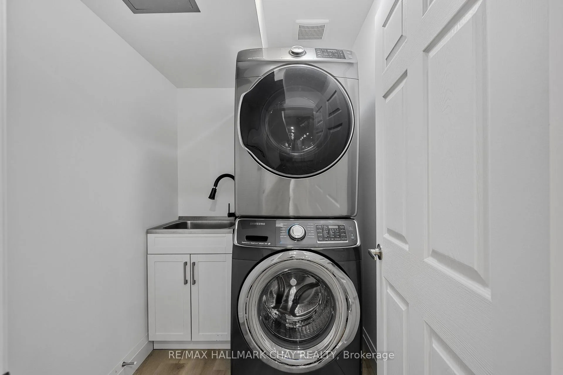 Photo 8 of Unit Lower, 27 Spencer Drive, Barrie, Innis-Shore — HOMEH