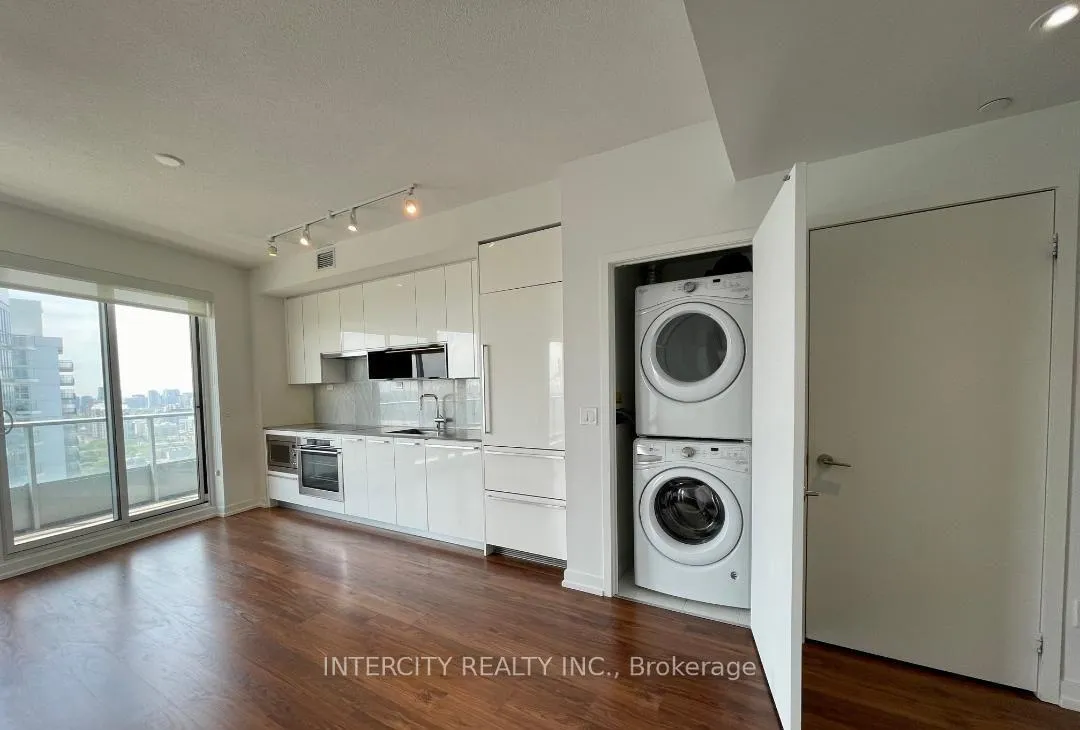 Photo 4 of Unit 3807, 117 McMahon Drive, North York, Bayview Village — HOMEH