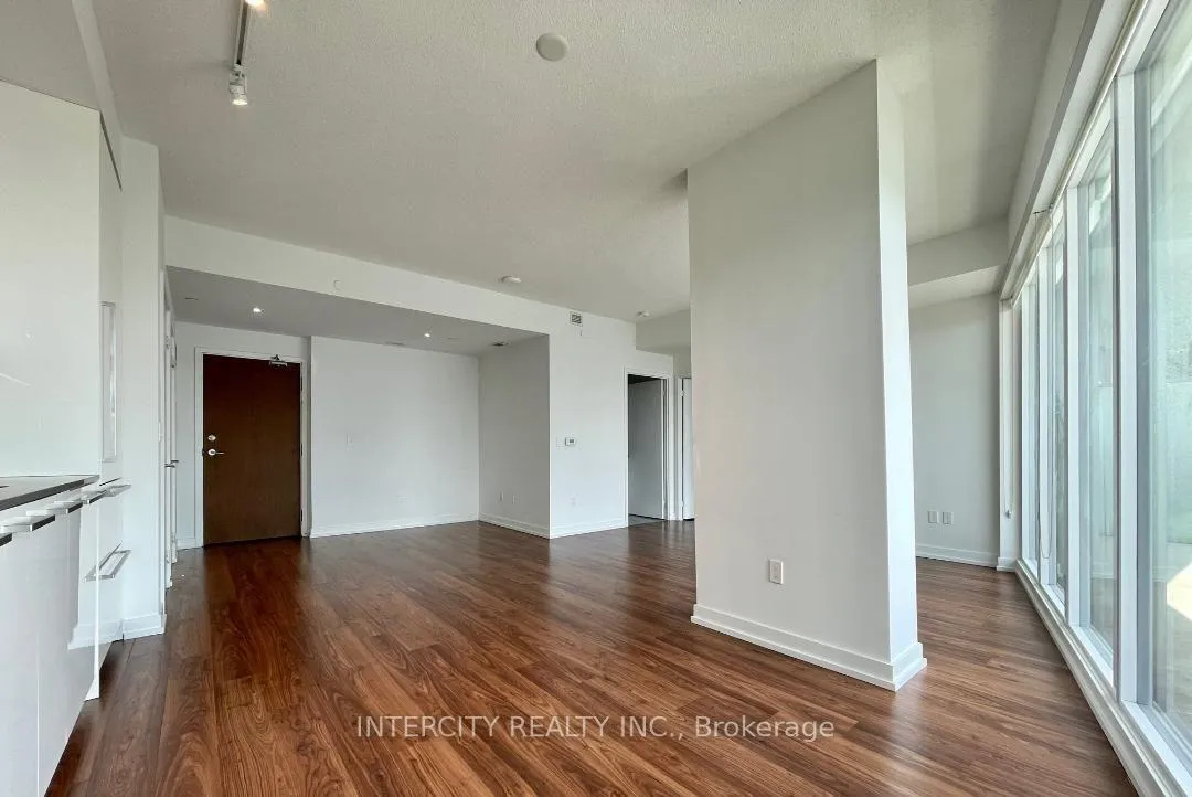 Photo 6 of Unit 3807, 117 McMahon Drive, North York, Bayview Village — HOMEH