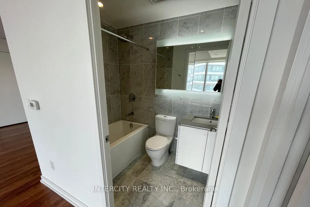 Photo 8 of Unit 3807, 117 McMahon Drive, North York, Bayview Village — HOMEH