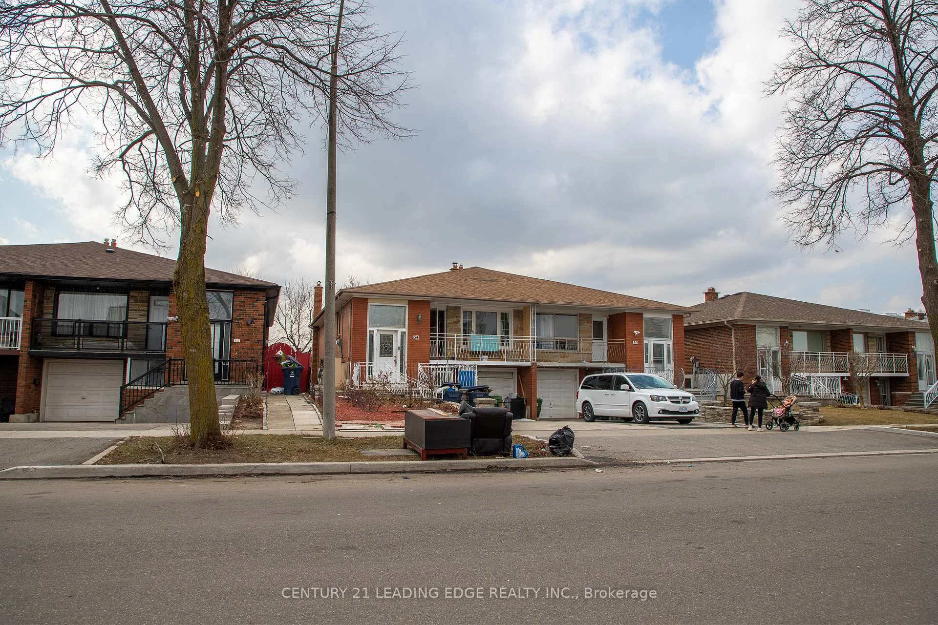 Photo 3 of 34 Petiole Road, North York, Glenfield-Jane Heights — HOMEH