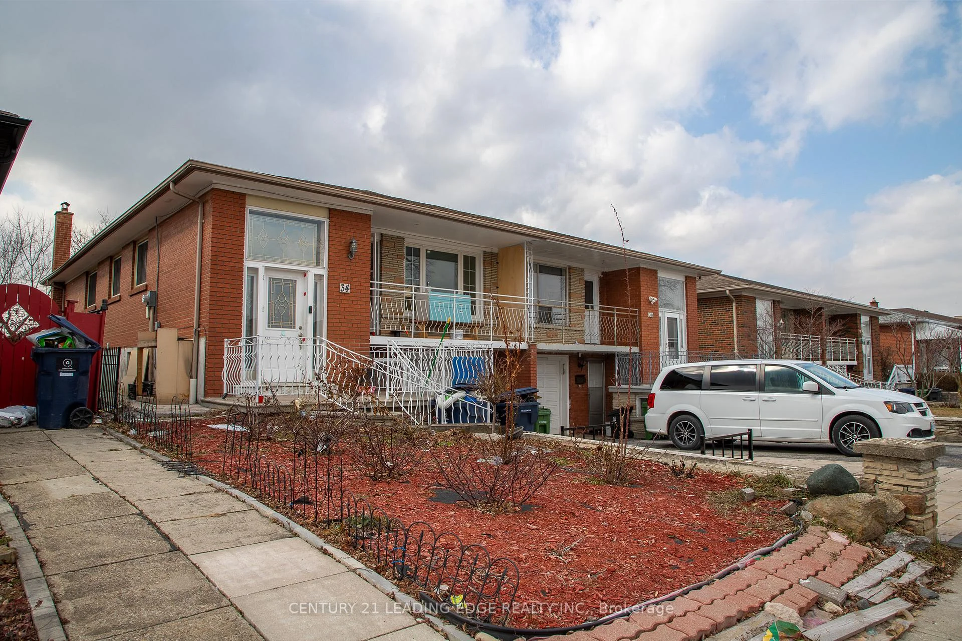 Photo 4 of 34 Petiole Road, North York, Glenfield-Jane Heights — HOMEH