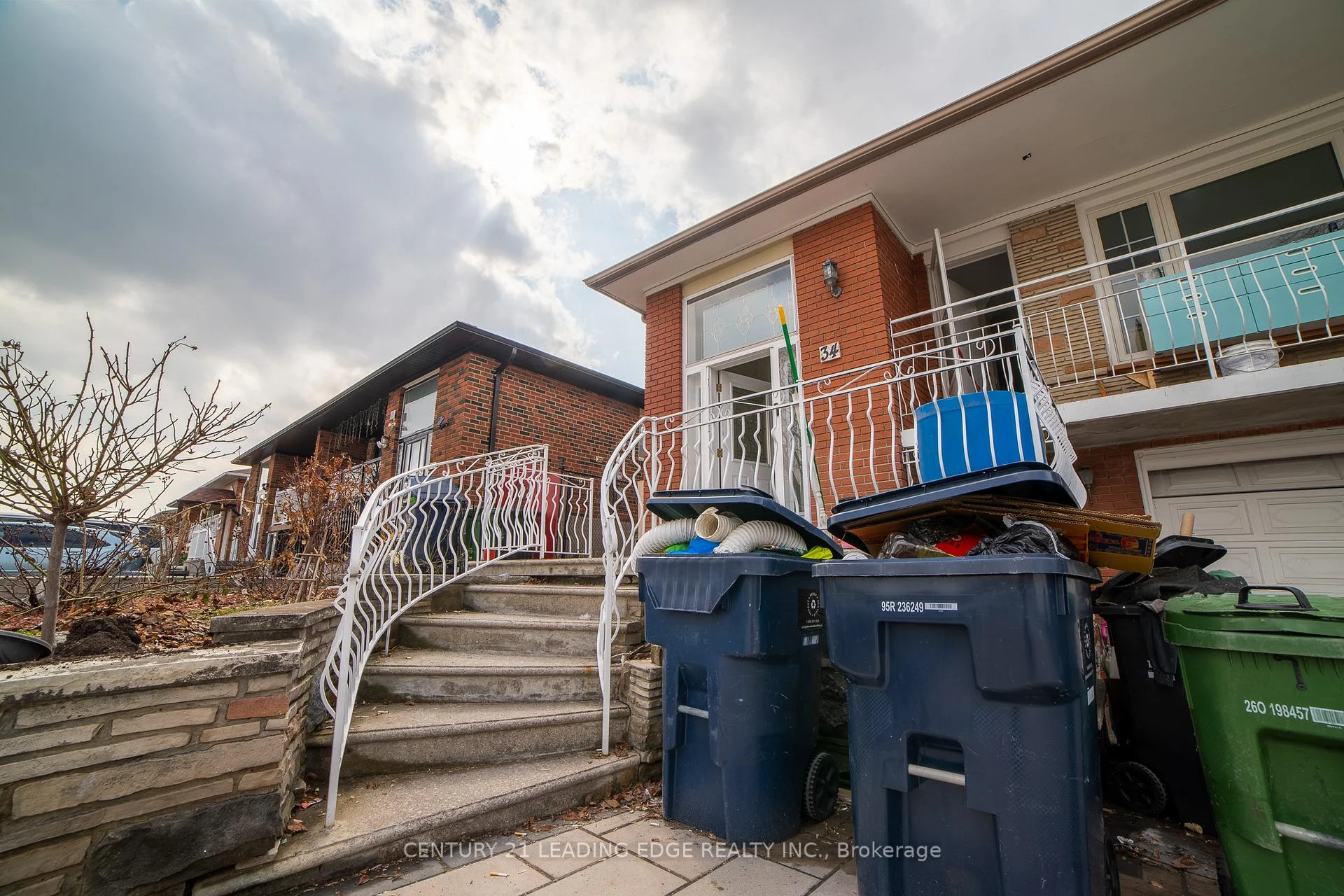 Photo 5 of 34 Petiole Road, North York, Glenfield-Jane Heights — HOMEH