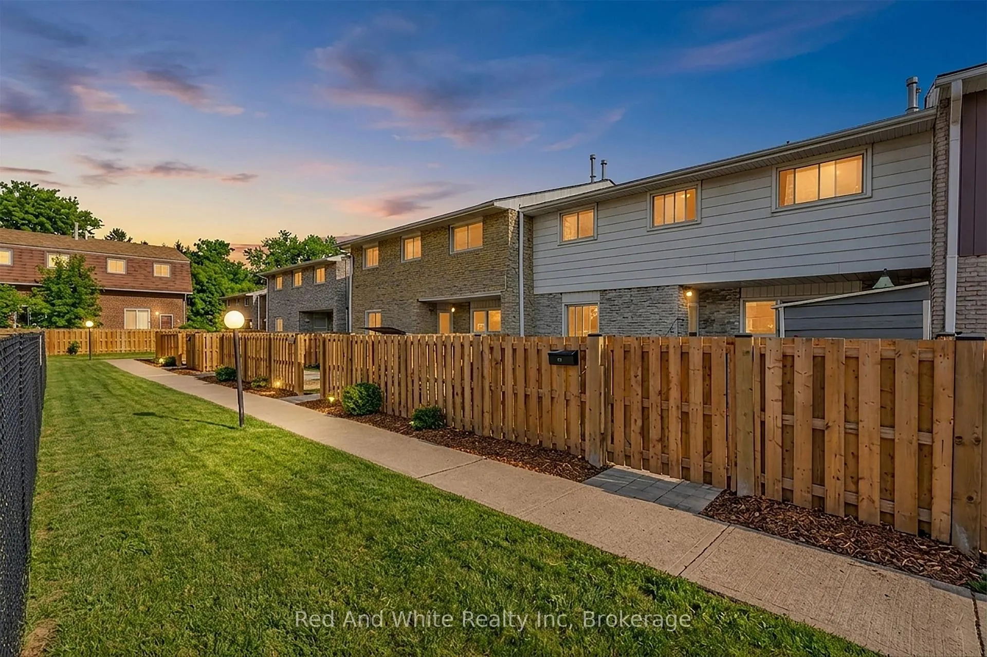 Photo 2 of Unit 43, 423 Westwood Drive, Kitchener — HOMEH