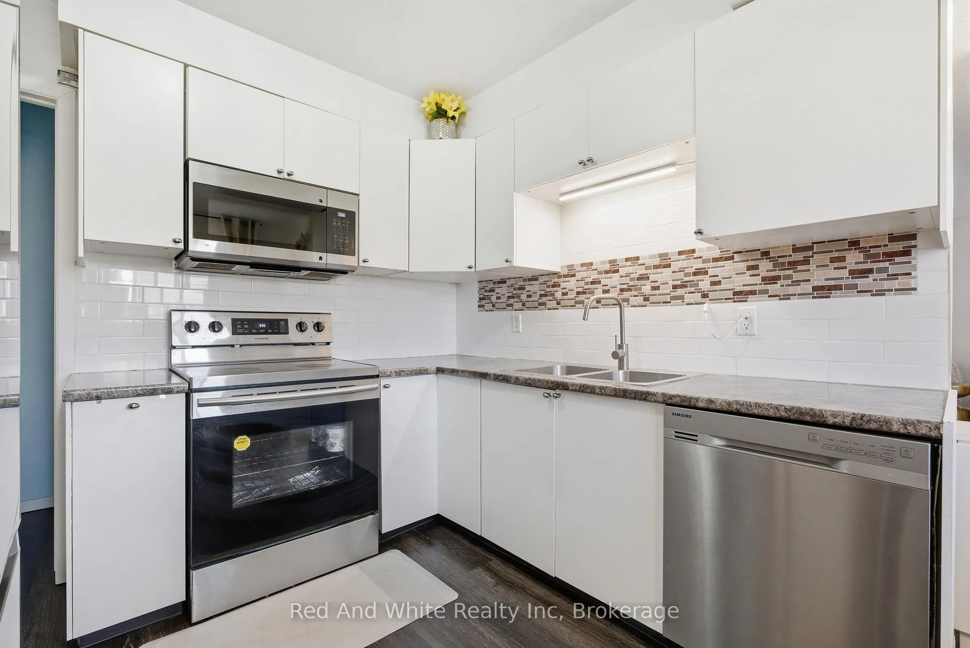 Photo 8 of Unit 43, 423 Westwood Drive, Kitchener — HOMEH