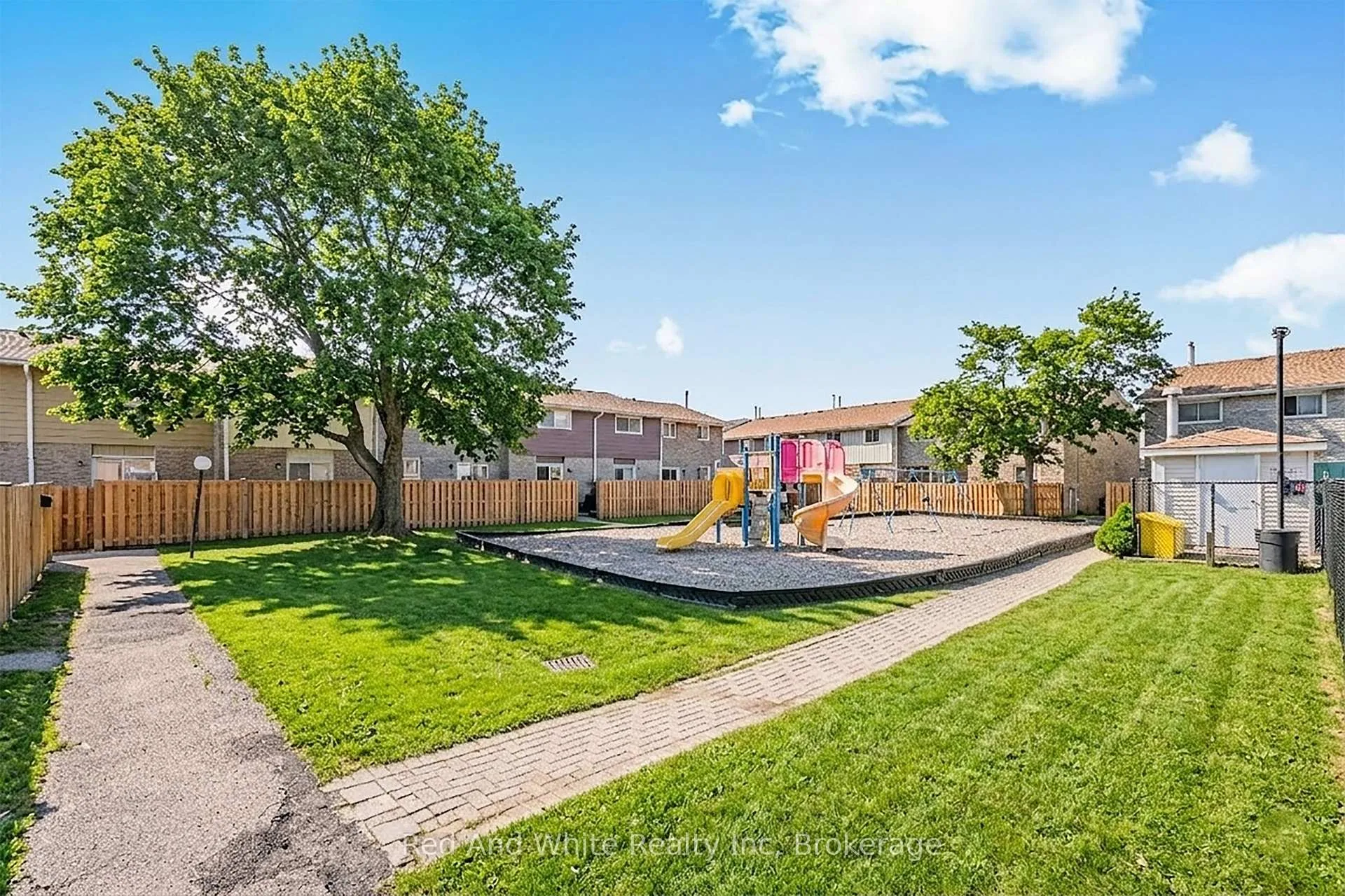 Photo 10 of Unit 43, 423 Westwood Drive, Kitchener — HOMEH