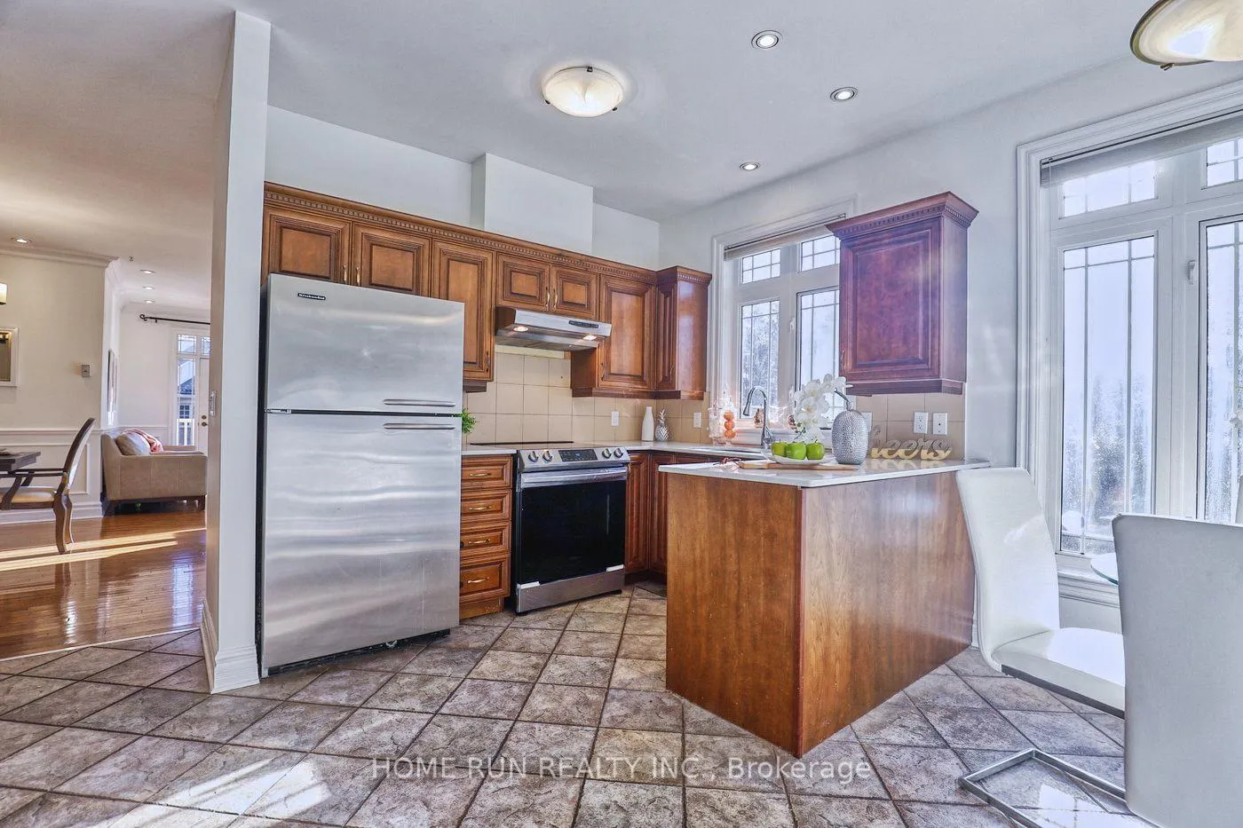 Photo 5 of 2 Waterford Way, Ottawa, Pineglen/Country Place — HOMEH
