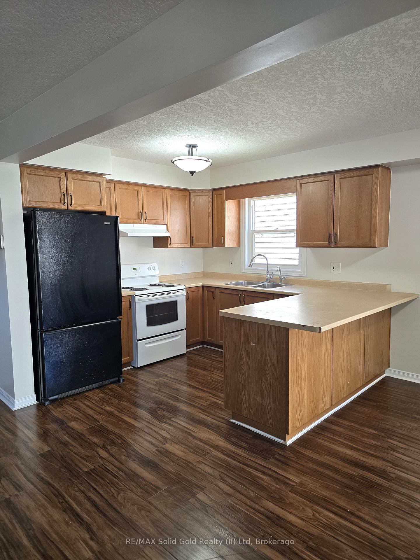 Photo 8 of 70 Dahlia Street, Kitchener — HOMEH
