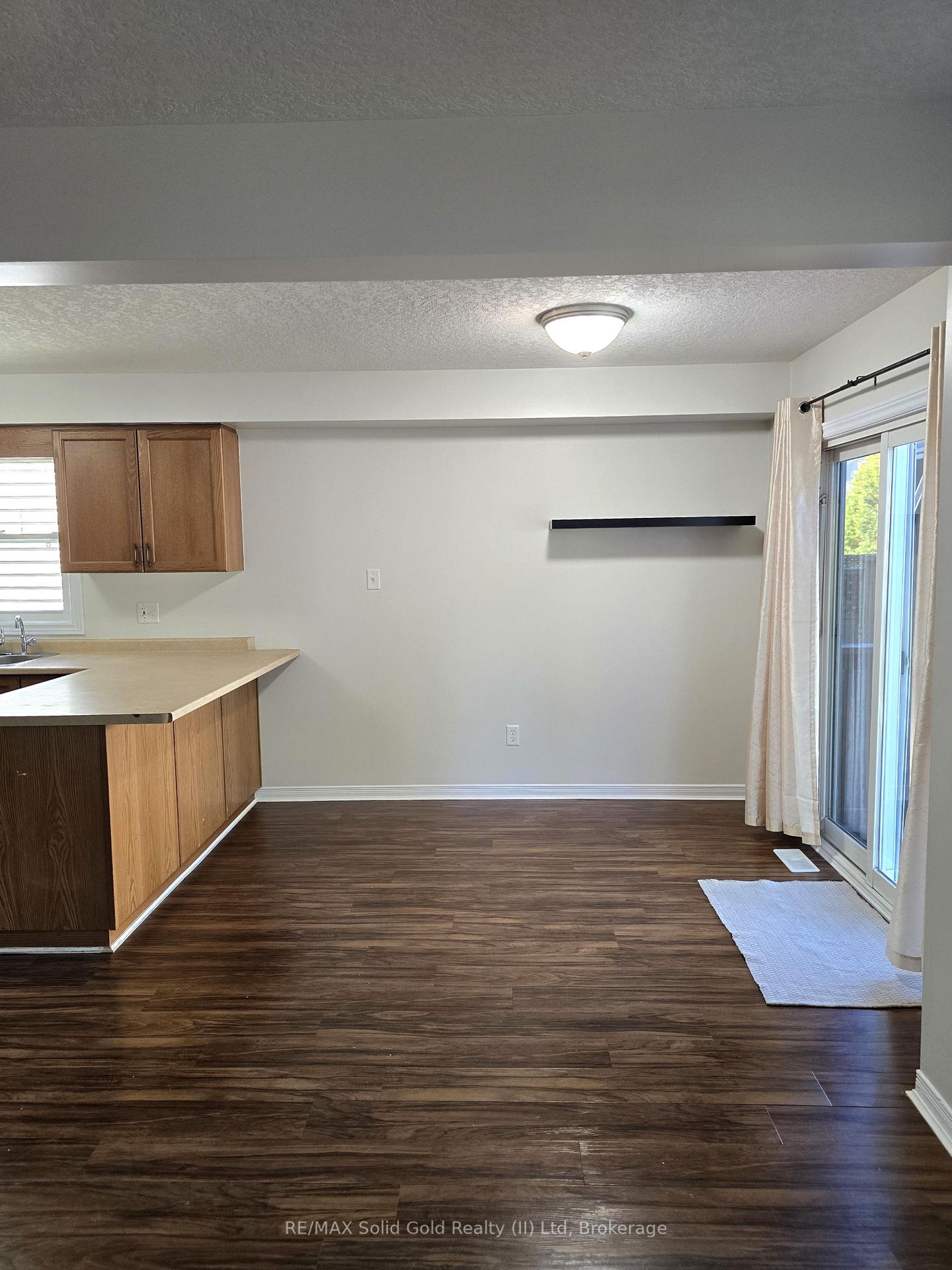 Photo 11 of 70 Dahlia Street, Kitchener — HOMEH