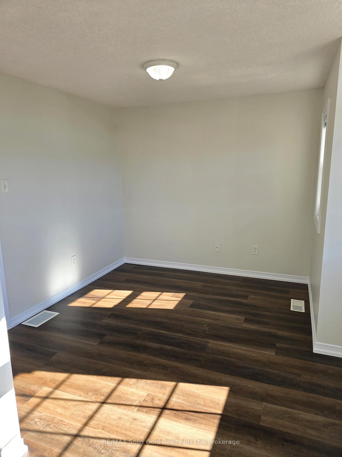 Photo 16 of 70 Dahlia Street, Kitchener — HOMEH