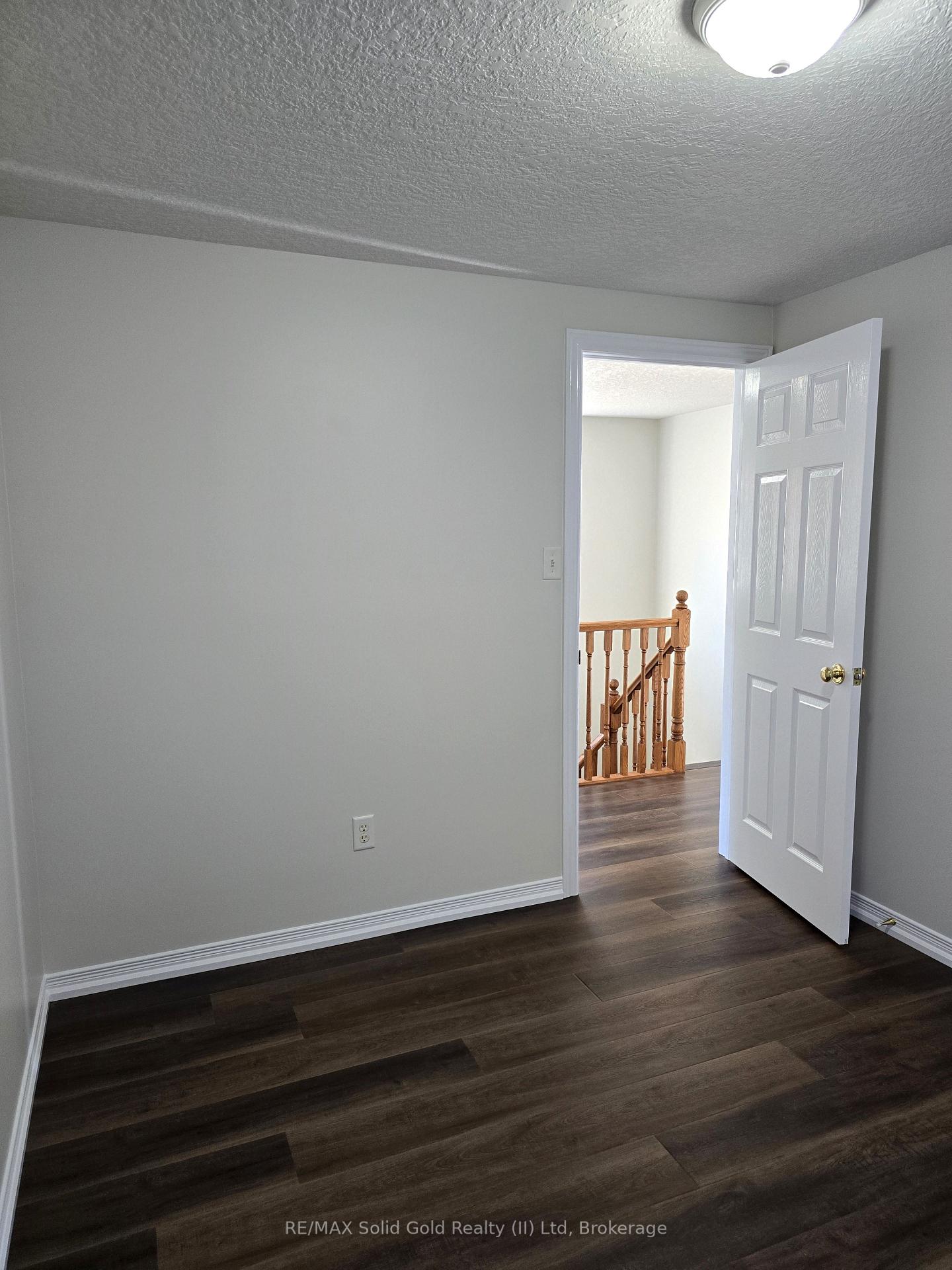Photo 21 of 70 Dahlia Street, Kitchener — HOMEH