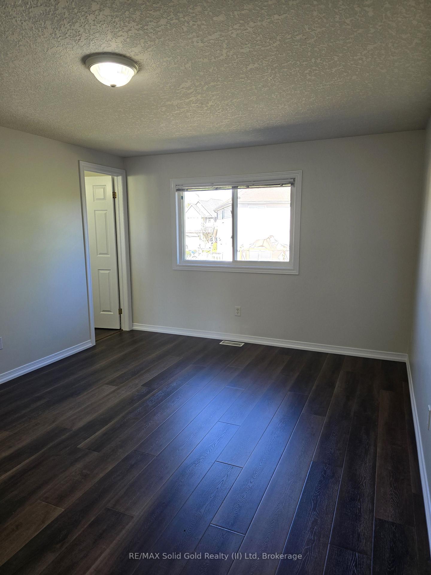 Photo 24 of 70 Dahlia Street, Kitchener — HOMEH