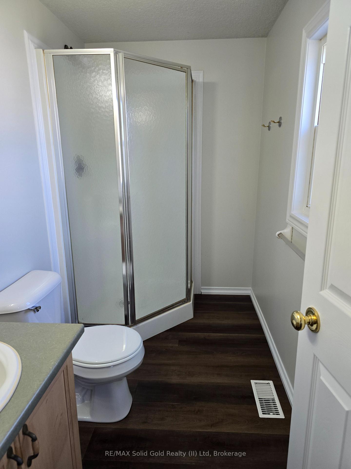 Photo 29 of 70 Dahlia Street, Kitchener — HOMEH