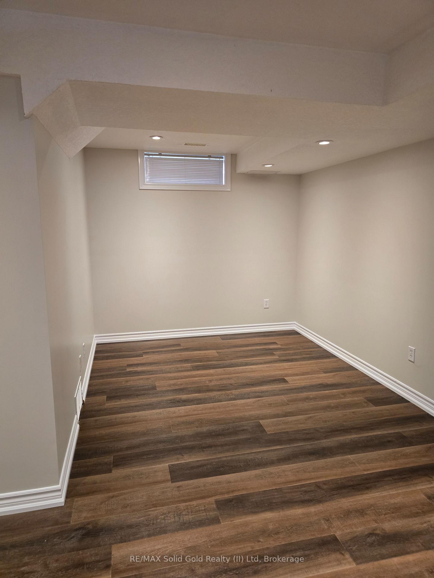 Photo 35 of 70 Dahlia Street, Kitchener — HOMEH