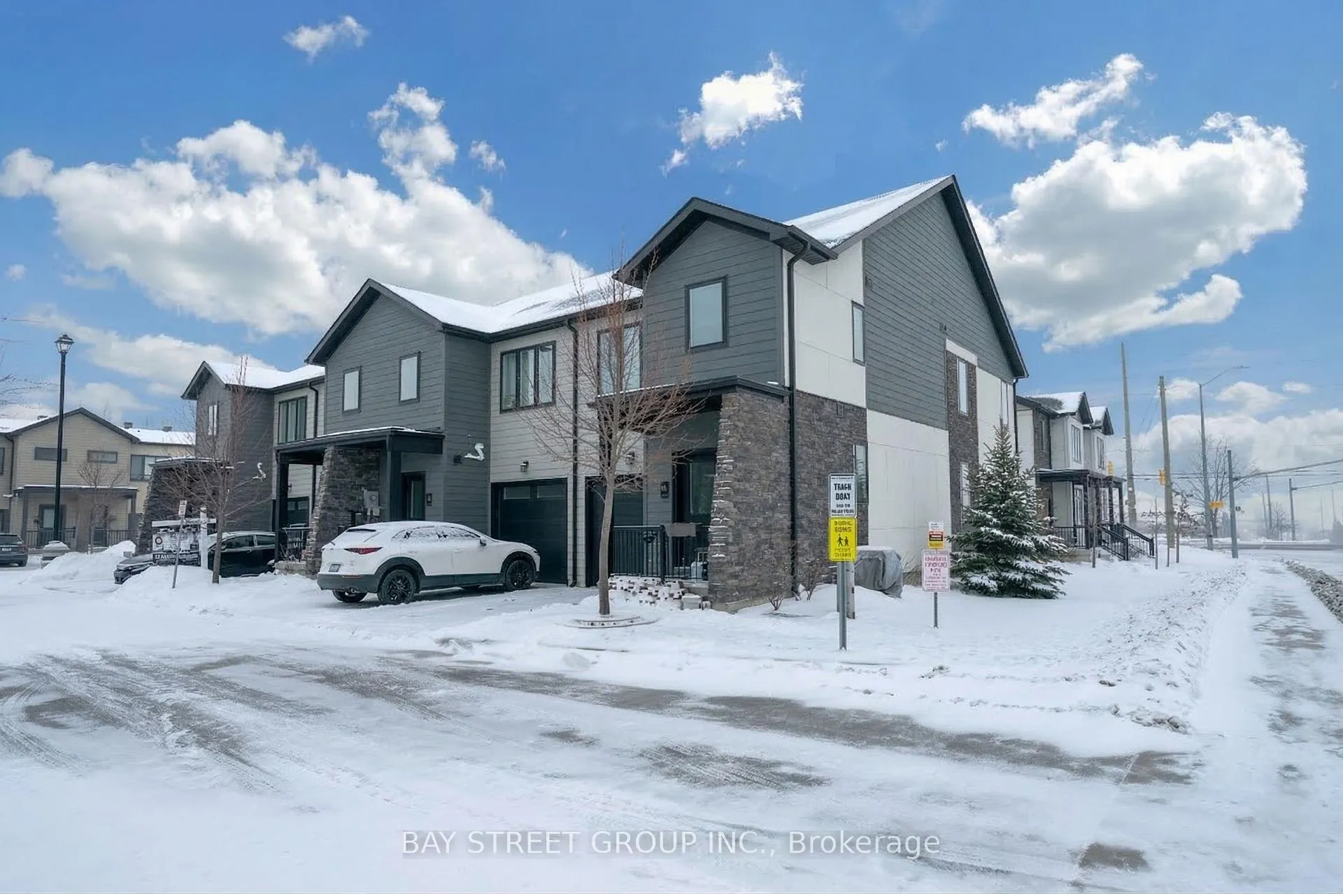 Photo 4 of 1 Stonehart Lane, Barrie, East Bayfield — HOMEH
