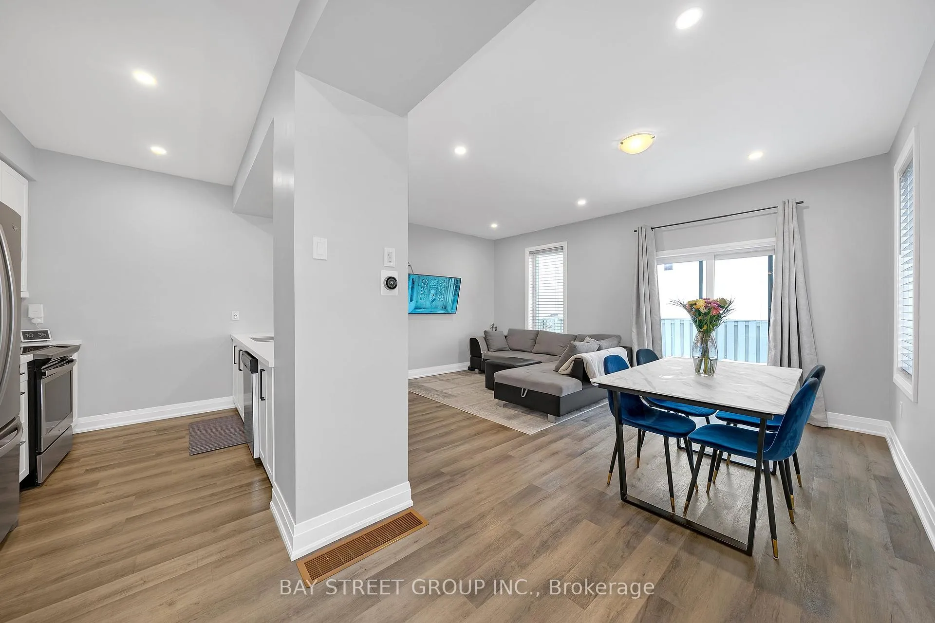 Photo 7 of 1 Stonehart Lane, Barrie, East Bayfield — HOMEH